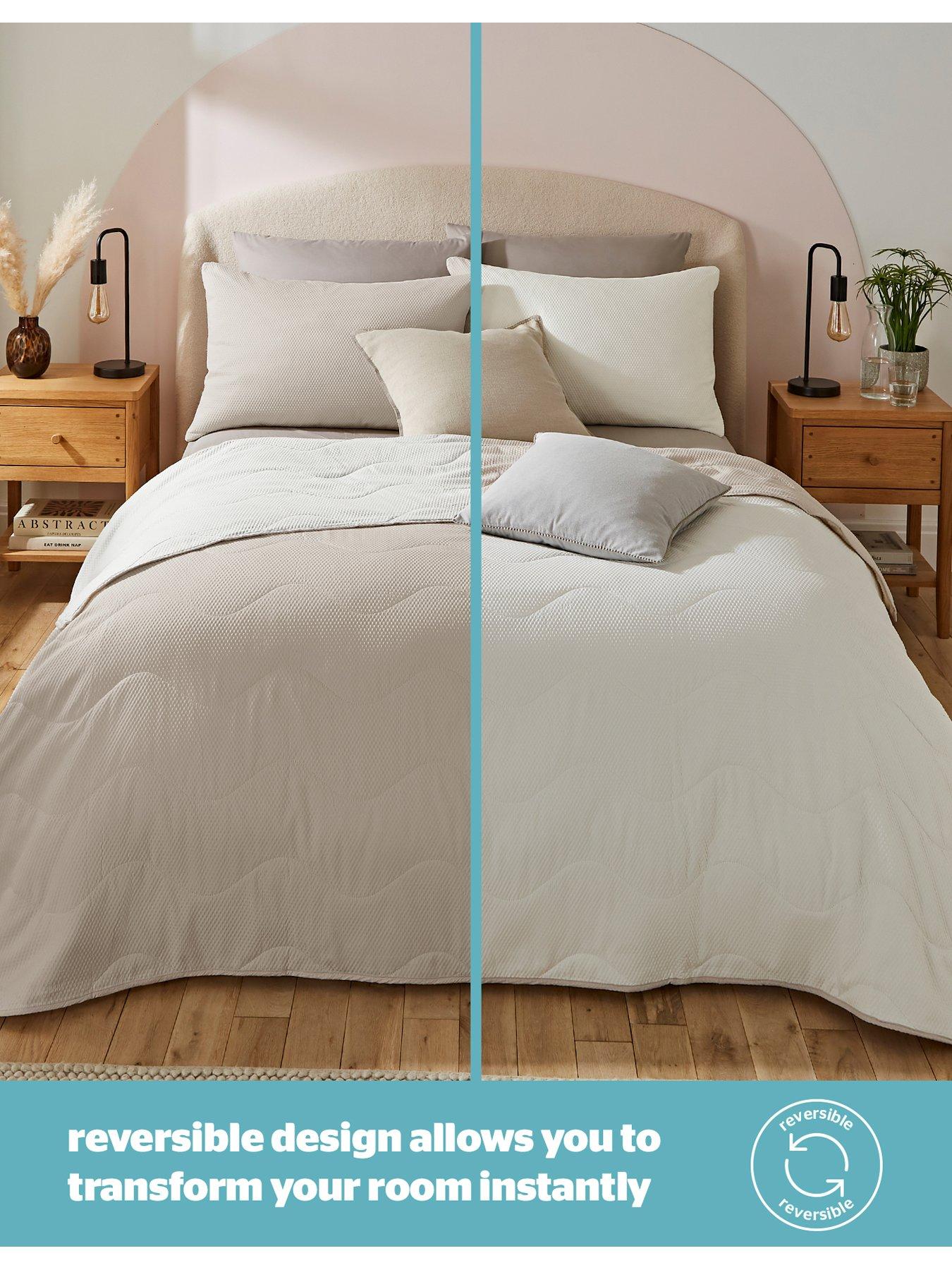  image of silentnight-summer-breeze-25-tog-seersucker-reversible-coverless-duvet-amp-pillowcase-set-creamtaupe