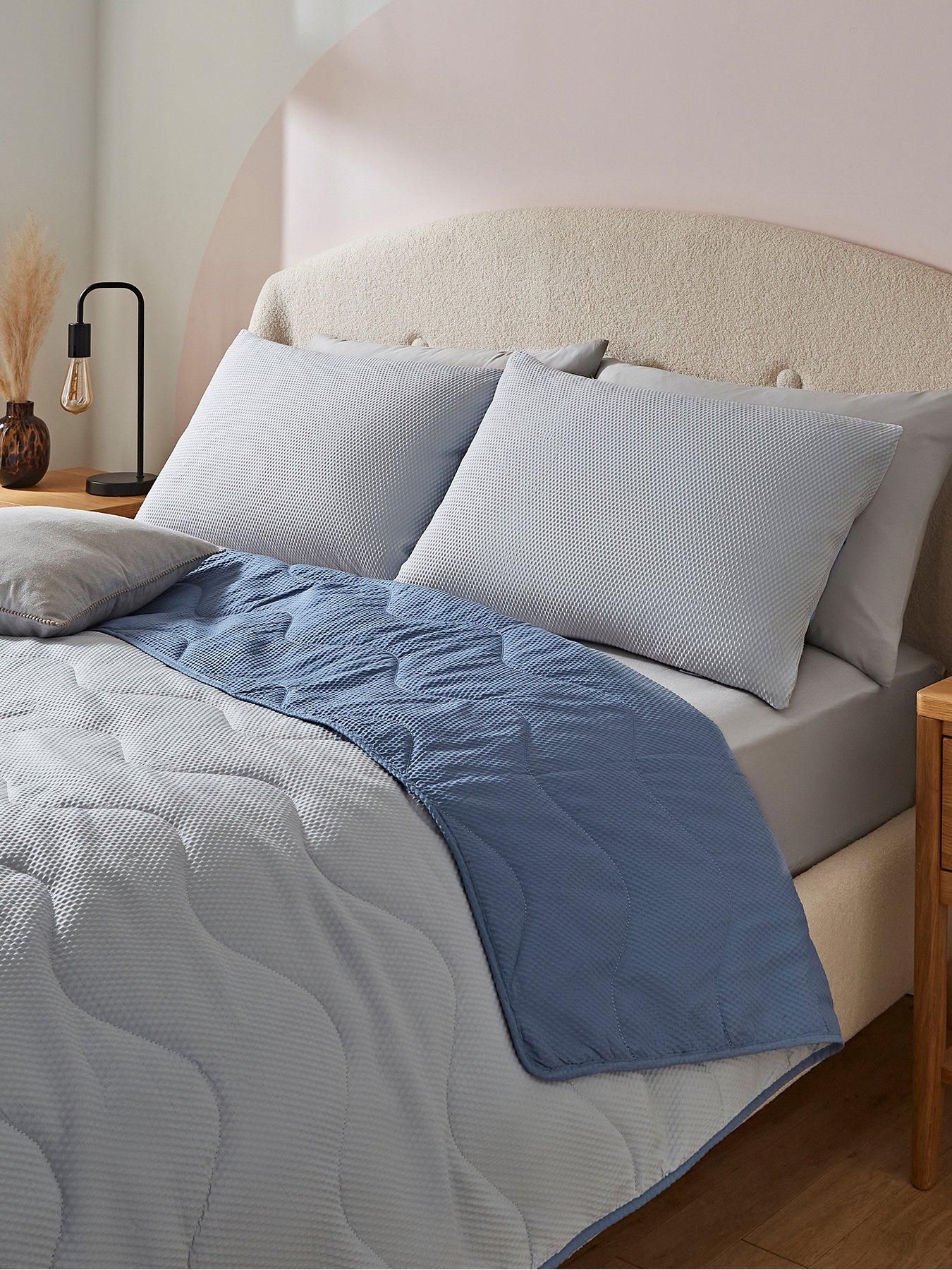 Silentnight Summer Breeze Cooling Summer Duvet And Pillowcase Set - 2.5 Tog - Grey/Blue