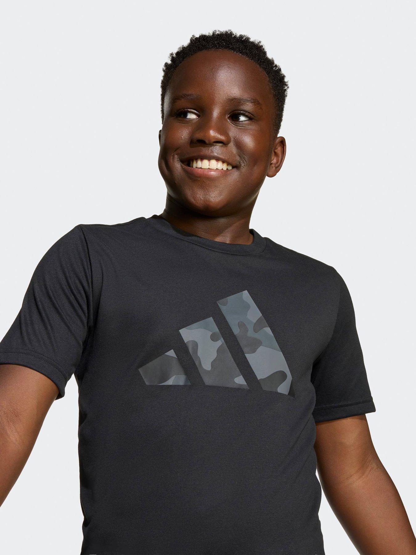 Image 4 of 5 of adidas Unisex Junior Training Essentials Print T-Shirt &amp; Short Set - Black