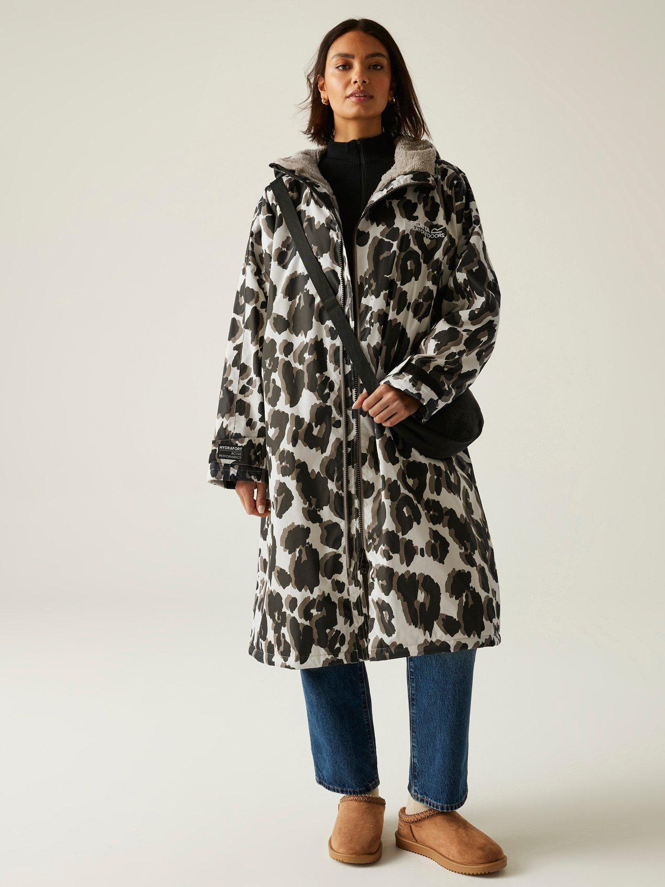 regatta-womens-waterproof-changing-robe-leopard-print