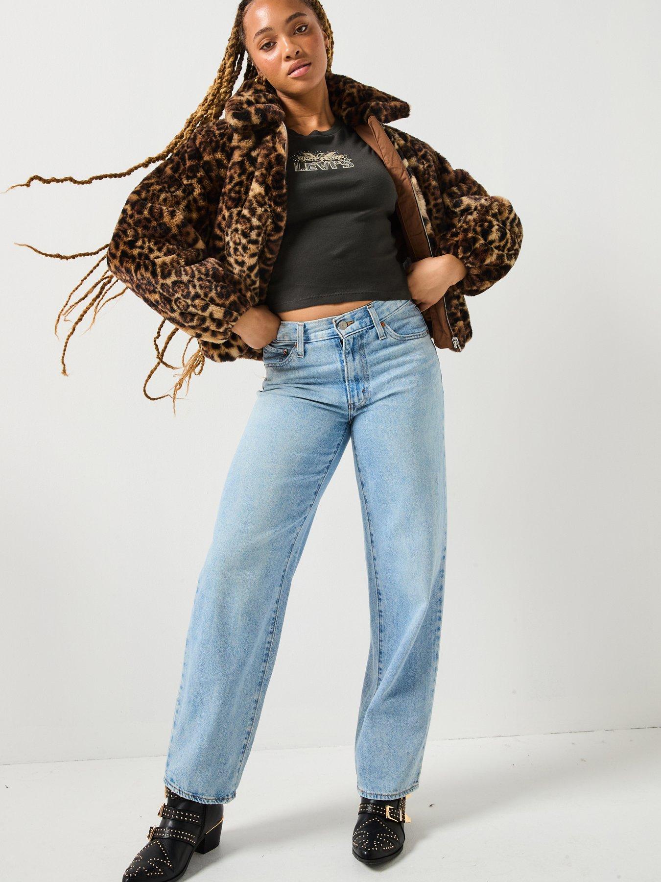  image of levis-graphic-essential-sporty-t-shirt-black