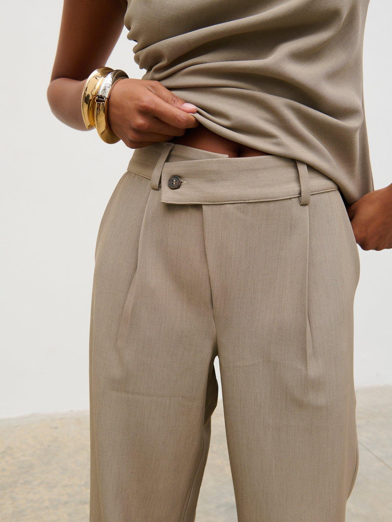Image 2 of 4 of Pretty Lavish Flynn Slouchy Trousers - Brown