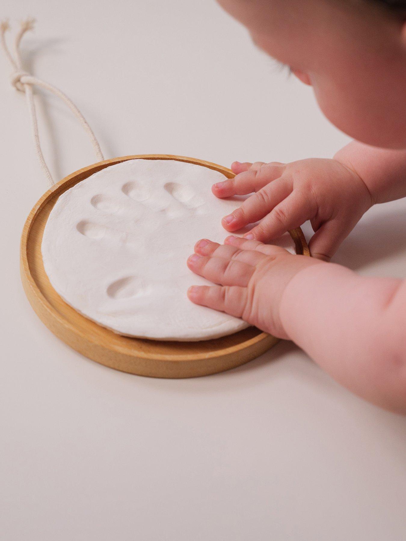 front image of petit-artichaut-medallion-keepsake-gift