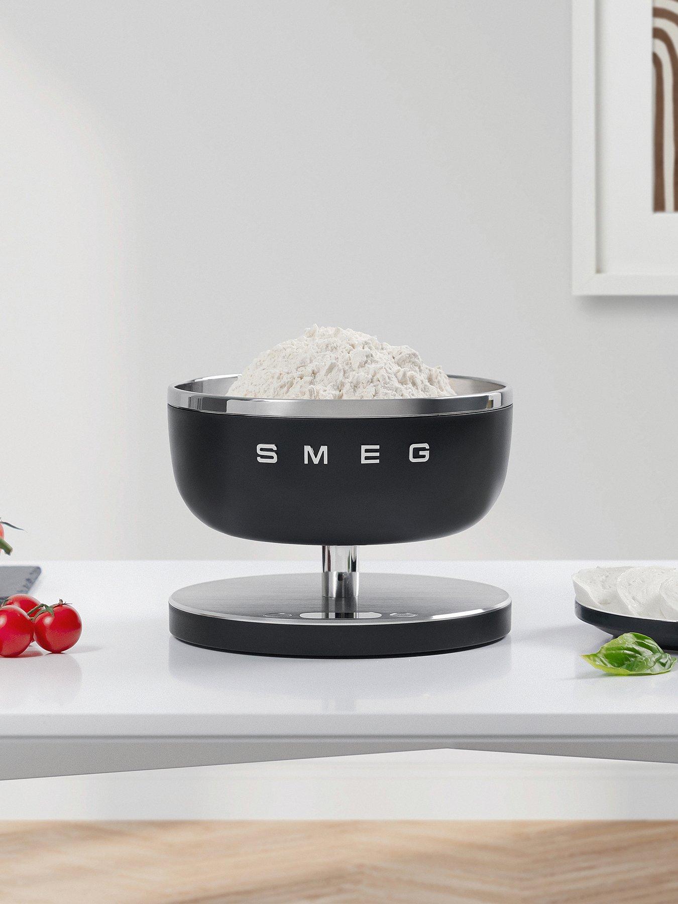  image of smeg-digital-kitchen-scales-with-removeable-bowl-black