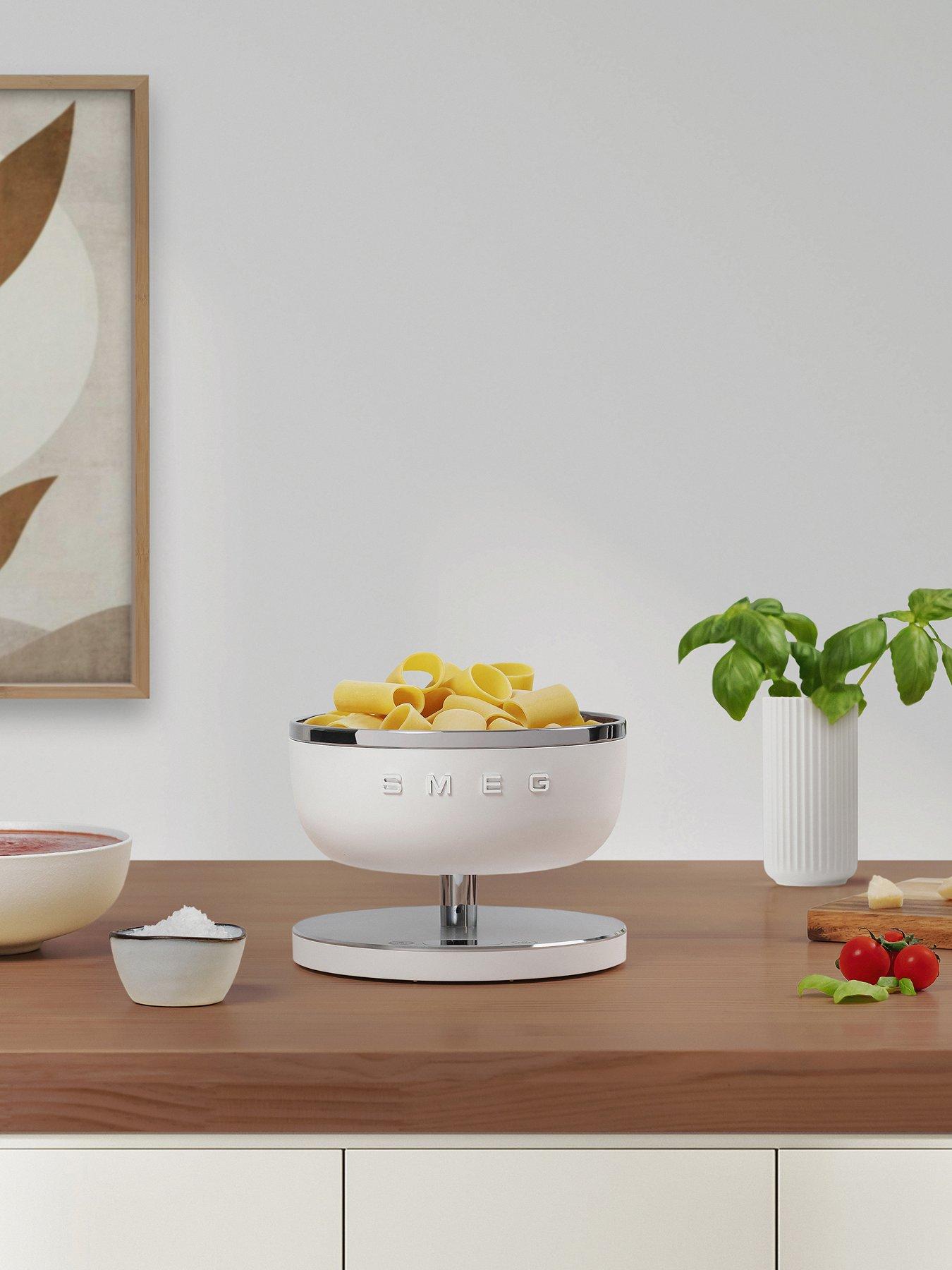  image of smeg-digital-kitchen-scales-with-removeable-bowl-white