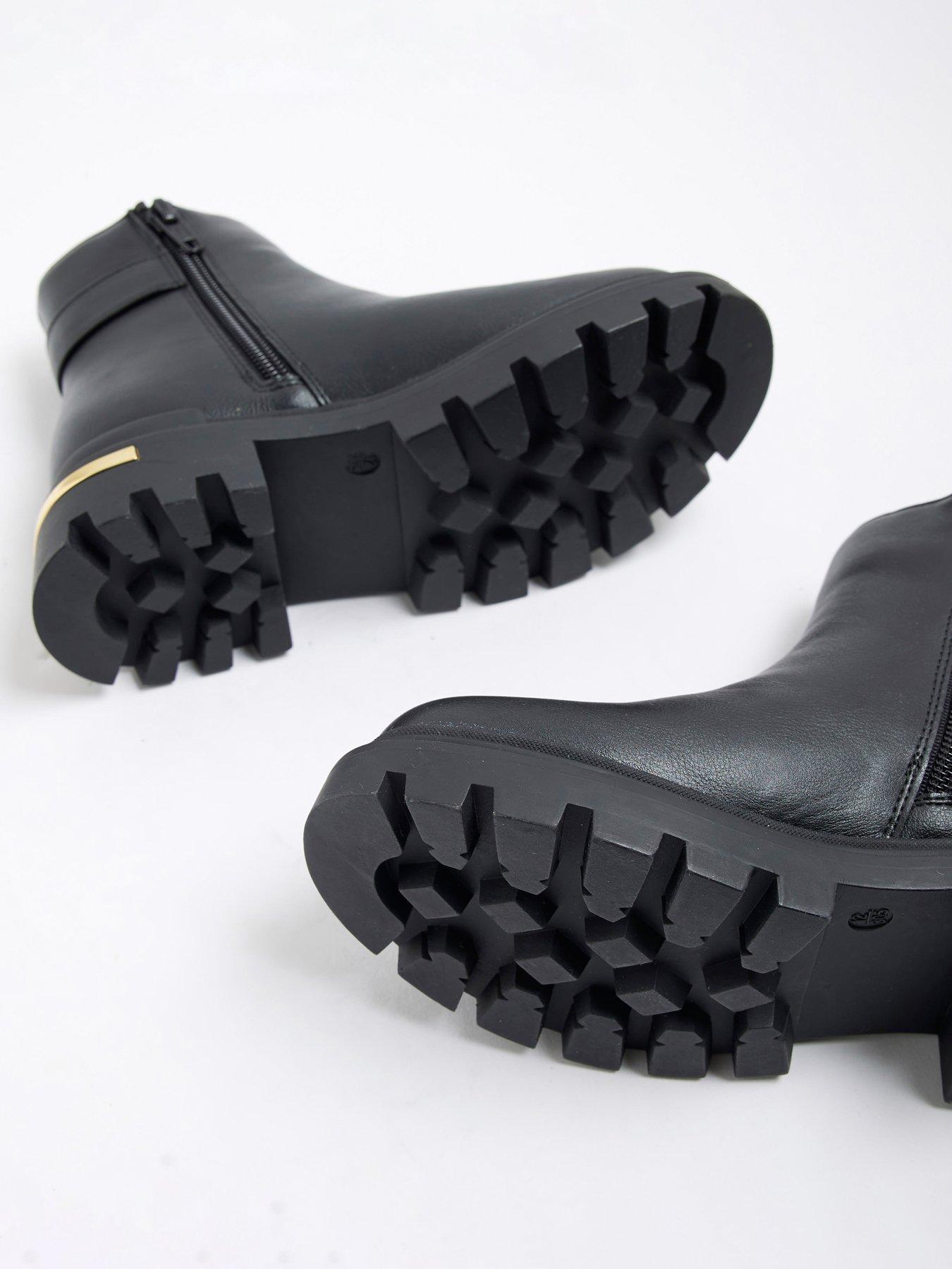 Image 5 of 5 of River Island Older Girls Heart Strap Chelsea Boots - Black