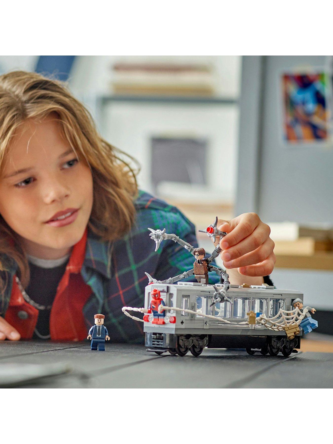Image 6 of 8 of LEGO Marvel Spider-Man vs. Doc Ock Subway Train Scene 76321