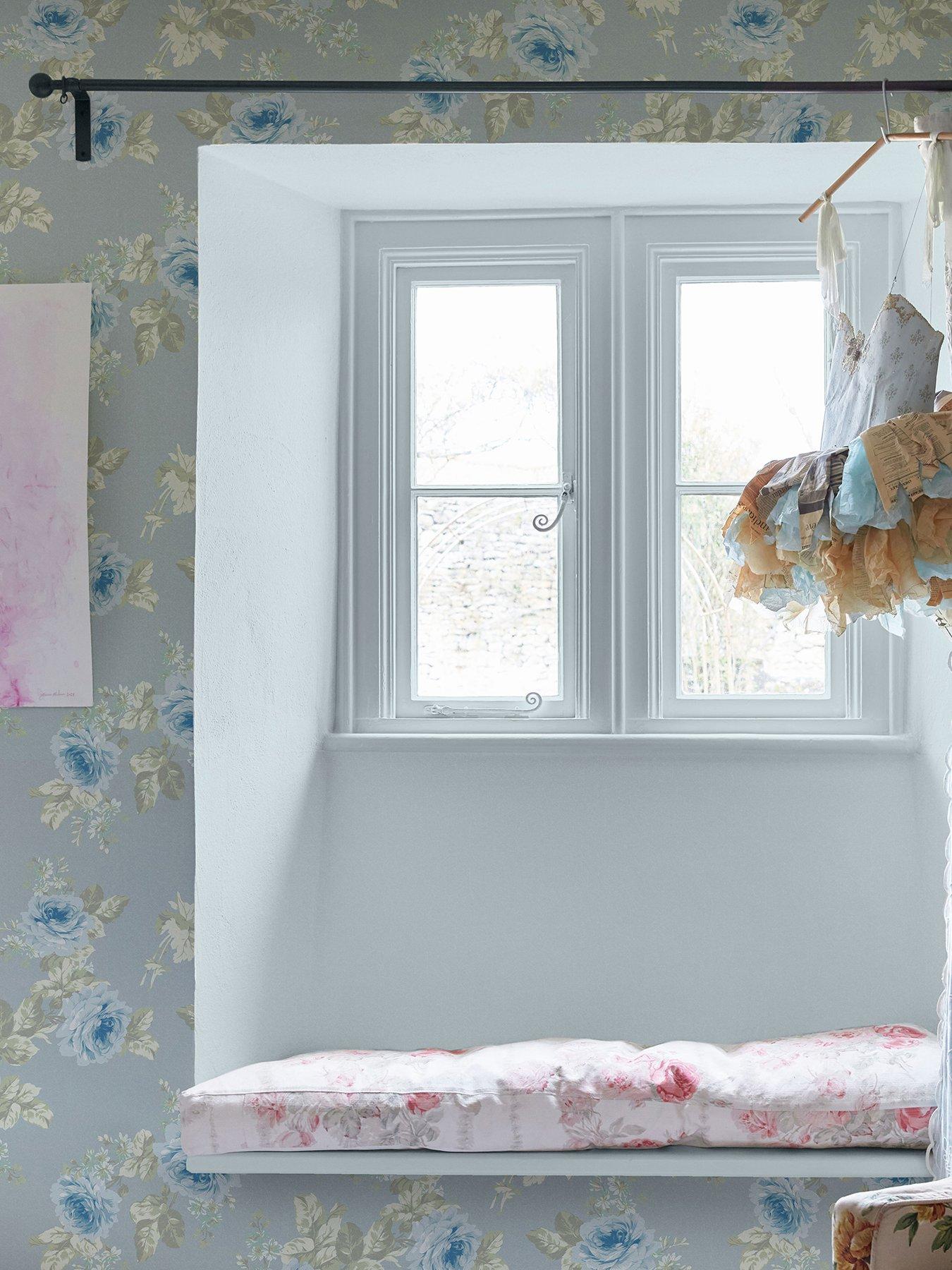 Shabby Chic by Rachel Ashwell Rachel Ashwell® Royal Bouquet Wallpaper - Blue