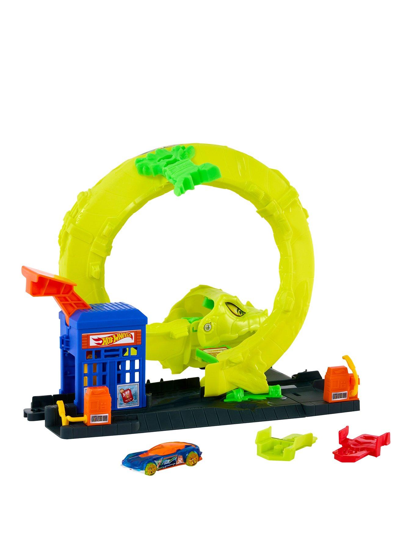 Hot Wheels City Snake Attack Gas Station Playset