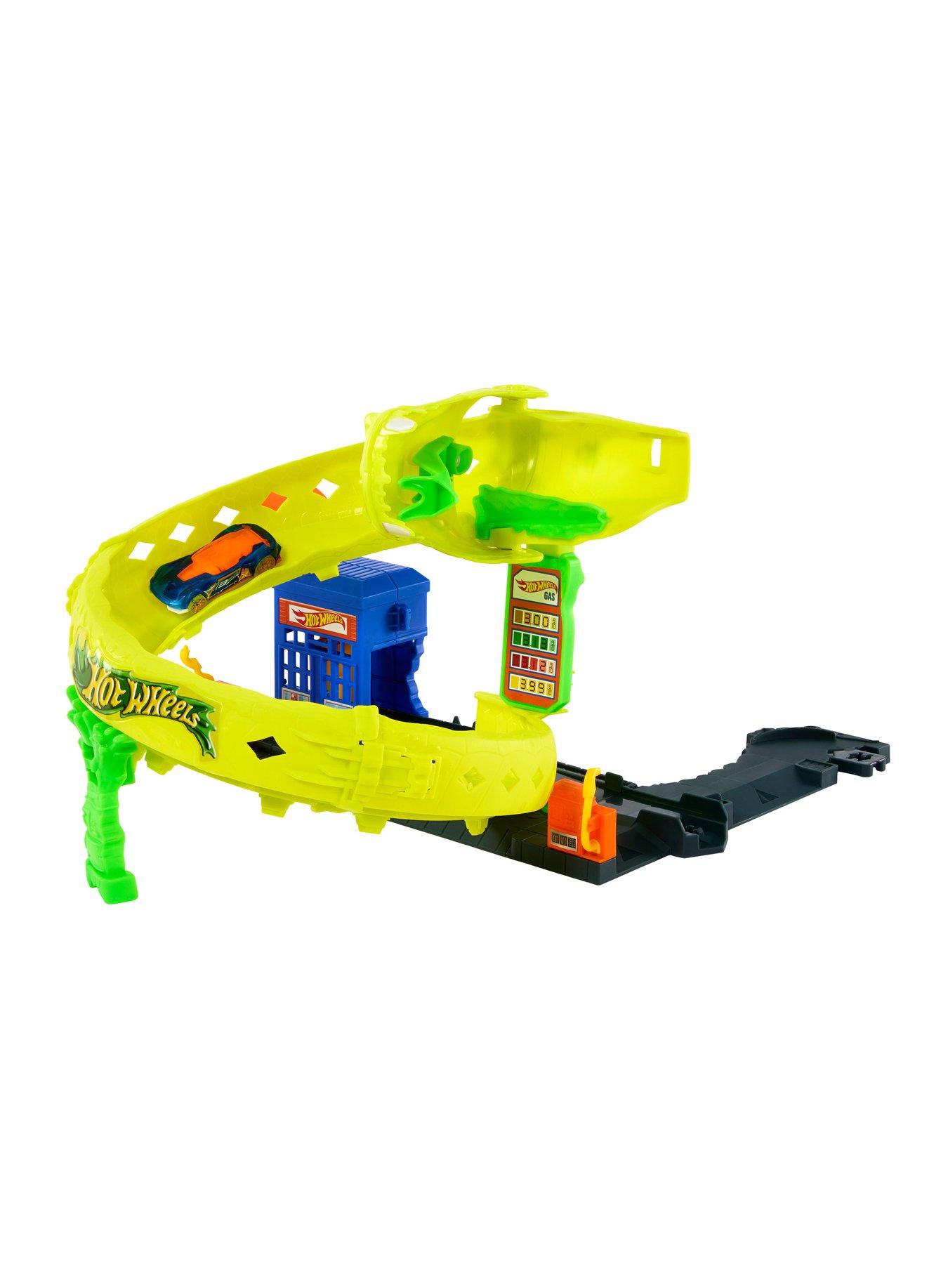 Image 5 of 6 of Hot Wheels City Snake Attack Gas Station Playset