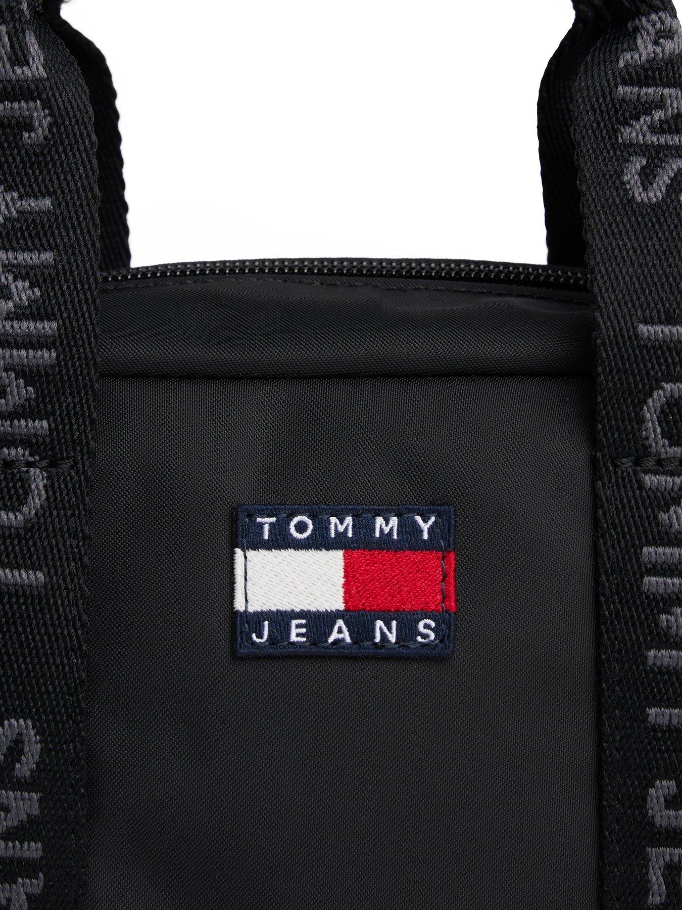 Image 4 of 5 of Tommy Jeans Essential Daily Crossover Bag - Black