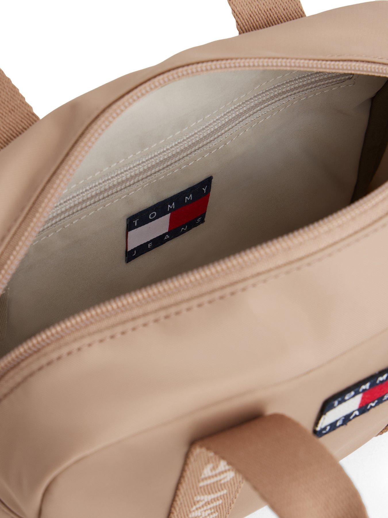 Image 5 of 5 of Tommy Jeans Essential Daily Crossover Bag - White