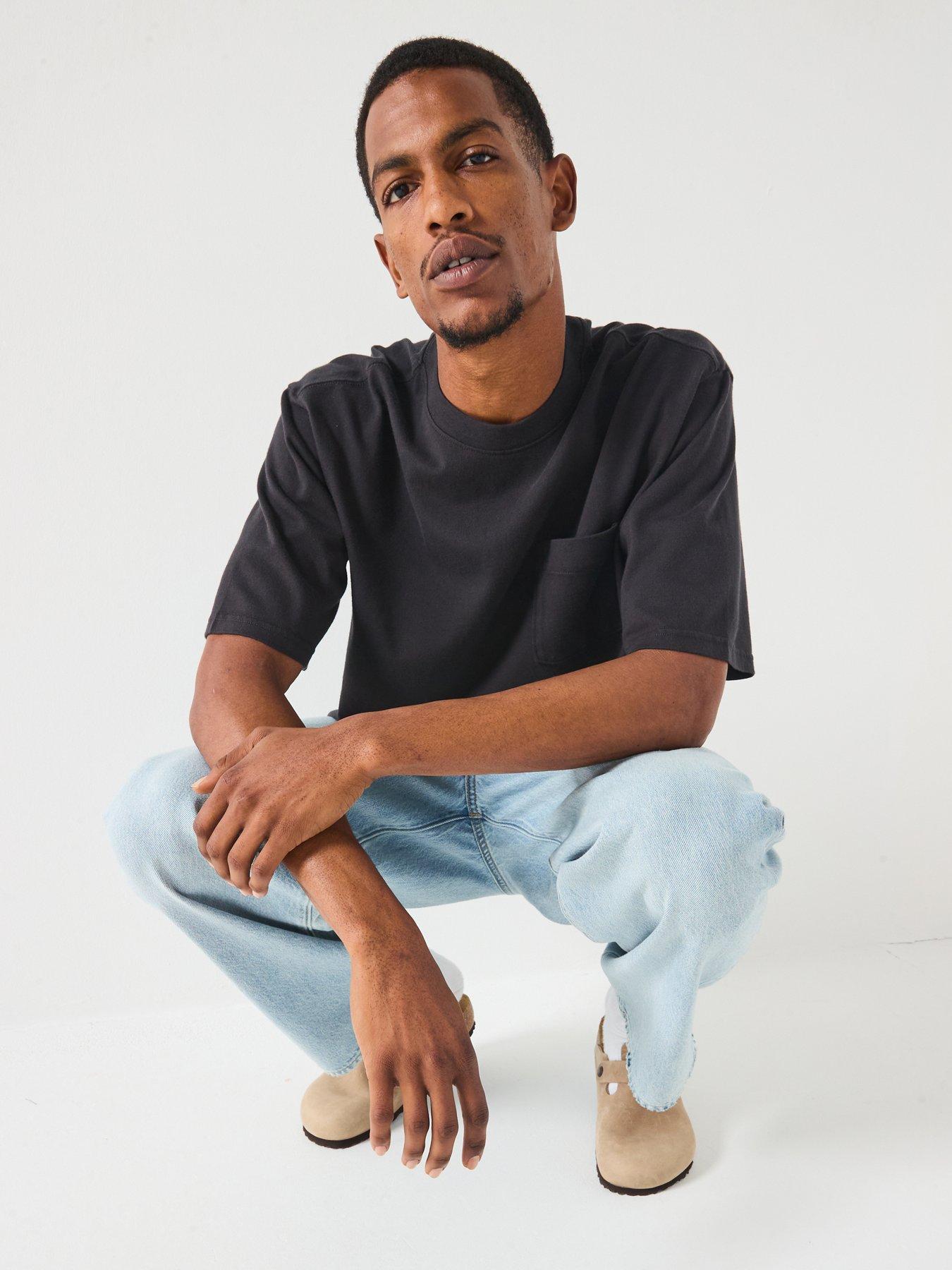  image of levis-short-sleeve-pocket-t-shirt-black