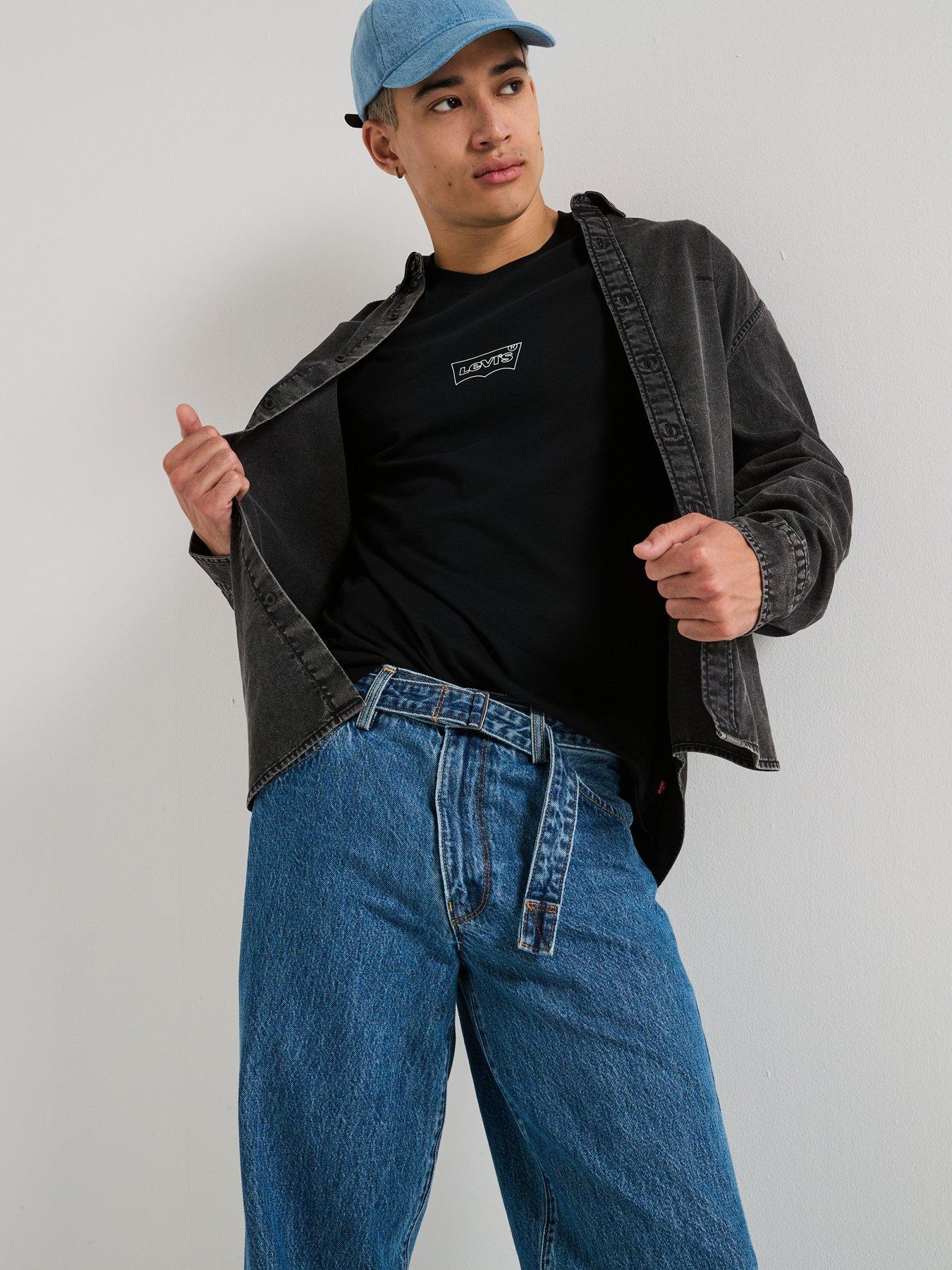 Image 4 of 6 of Levi's Relaxed Fit Logo Print Short Sleeve T-Shirt- Black