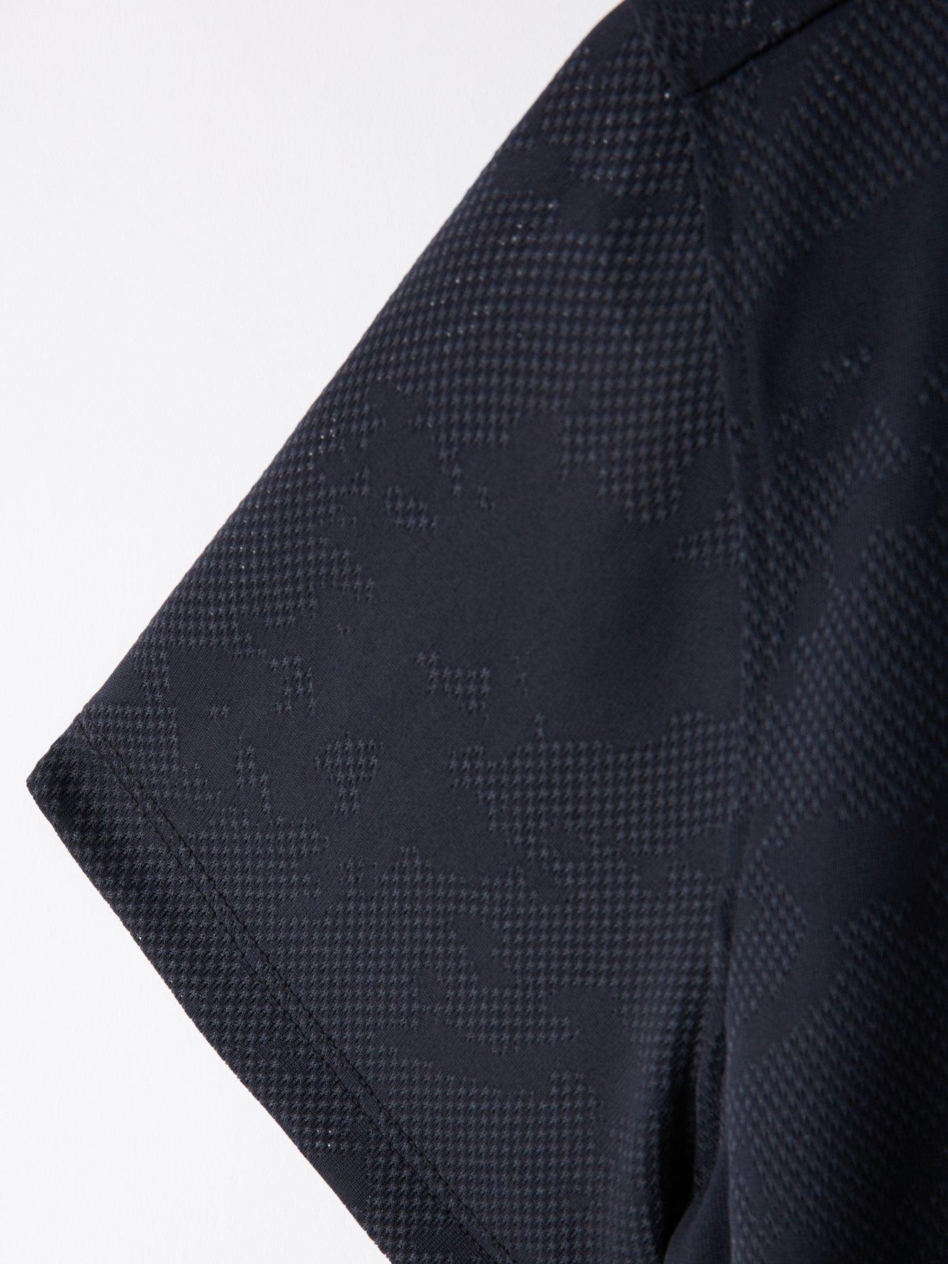 Image 4 of 4 of UNDER ARMOUR Junior Boys Training Tech Vent Jacquard T-Shirt - Black