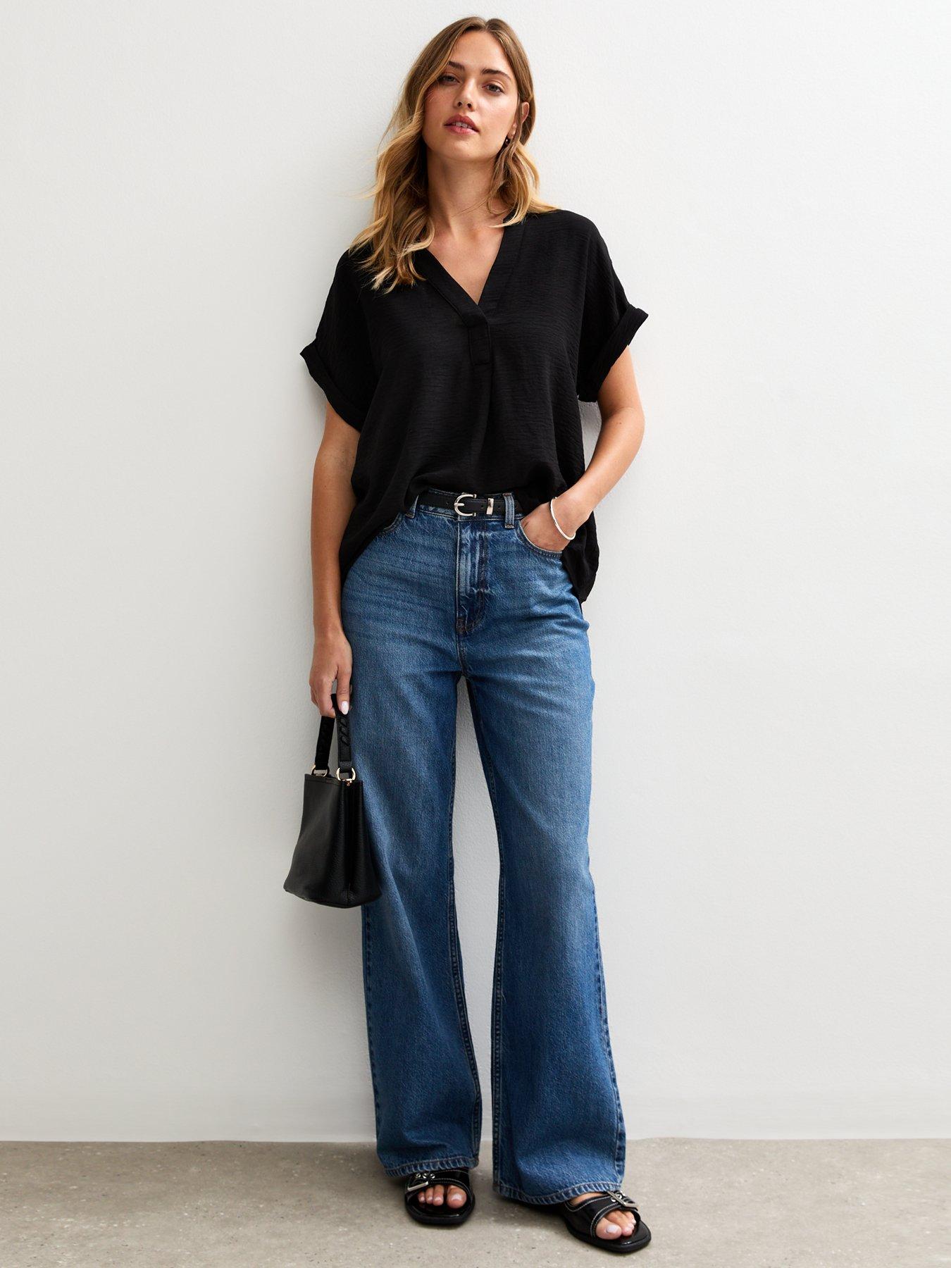 Image 3 of 4 of New Look Crinkle V-Neck Top - Black
