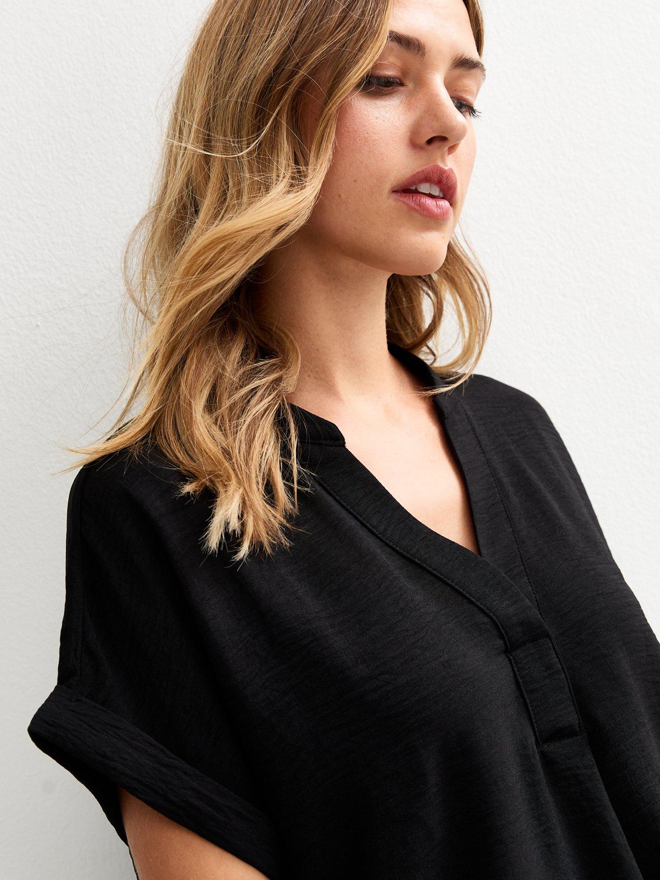 Image 4 of 4 of New Look Crinkle V-Neck Top - Black