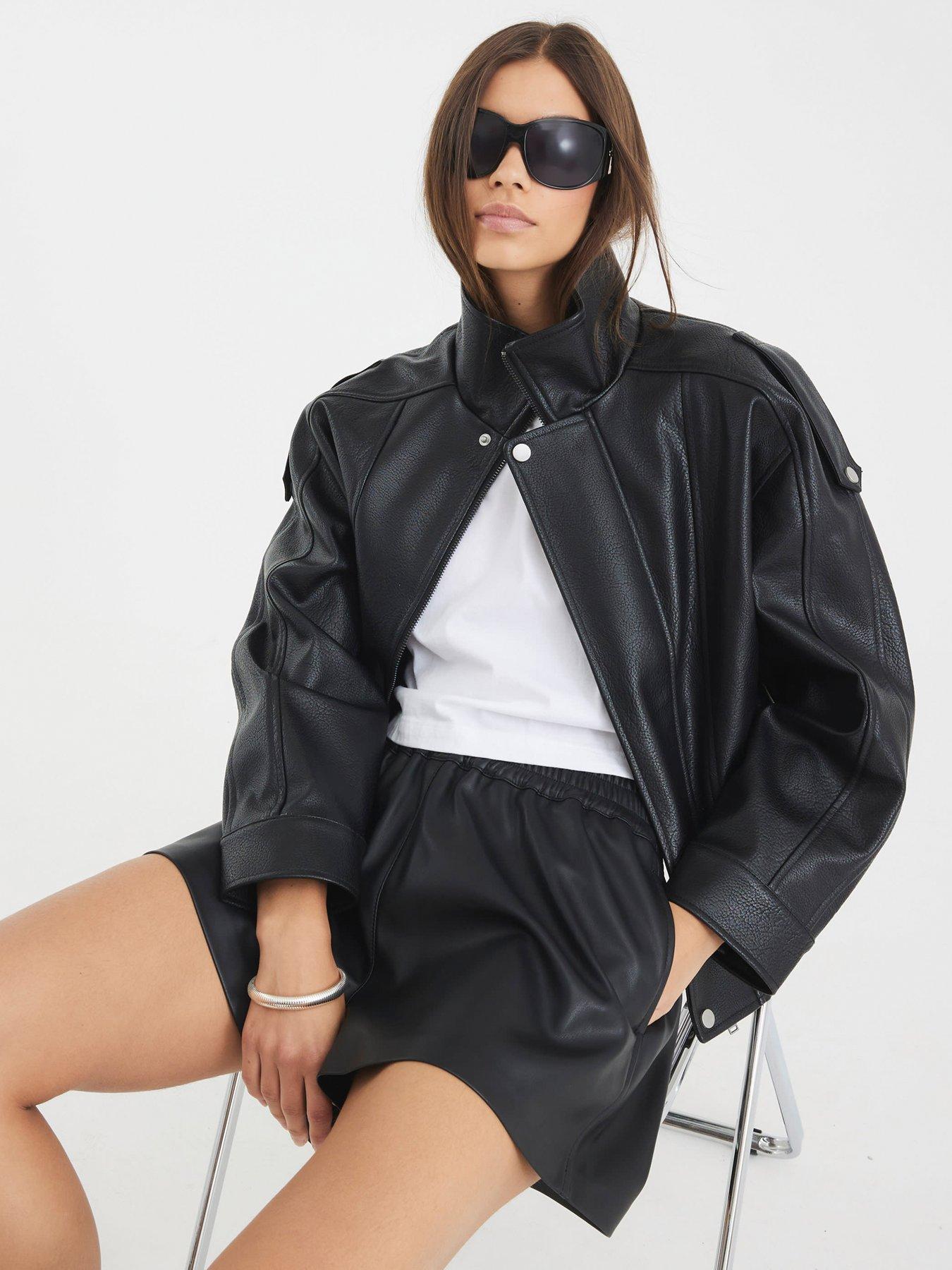 Image 4 of 4 of River Island Elasticated Pu Short - Black