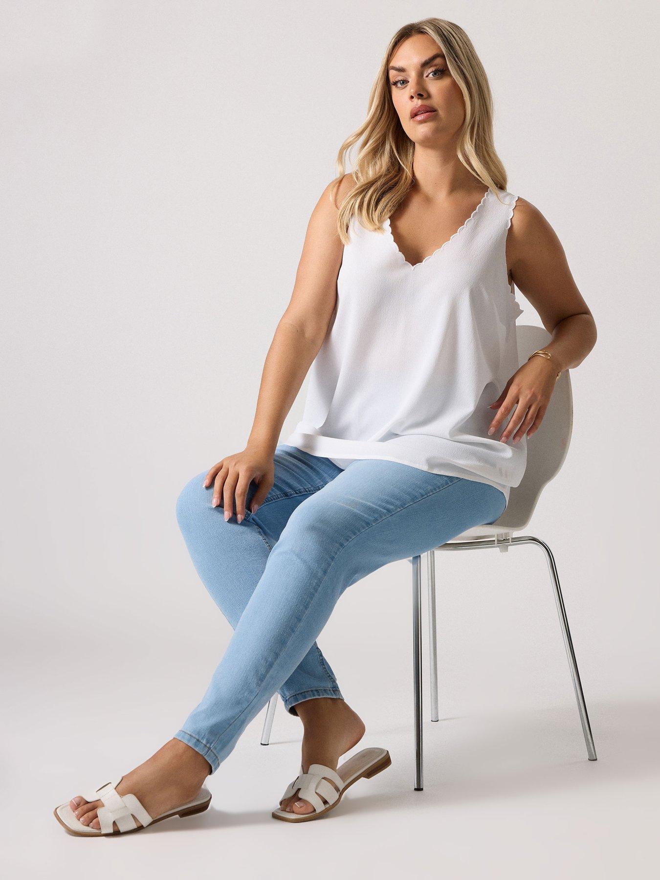 Image 3 of 4 of Yours Curve Scallop Edge Cami - White