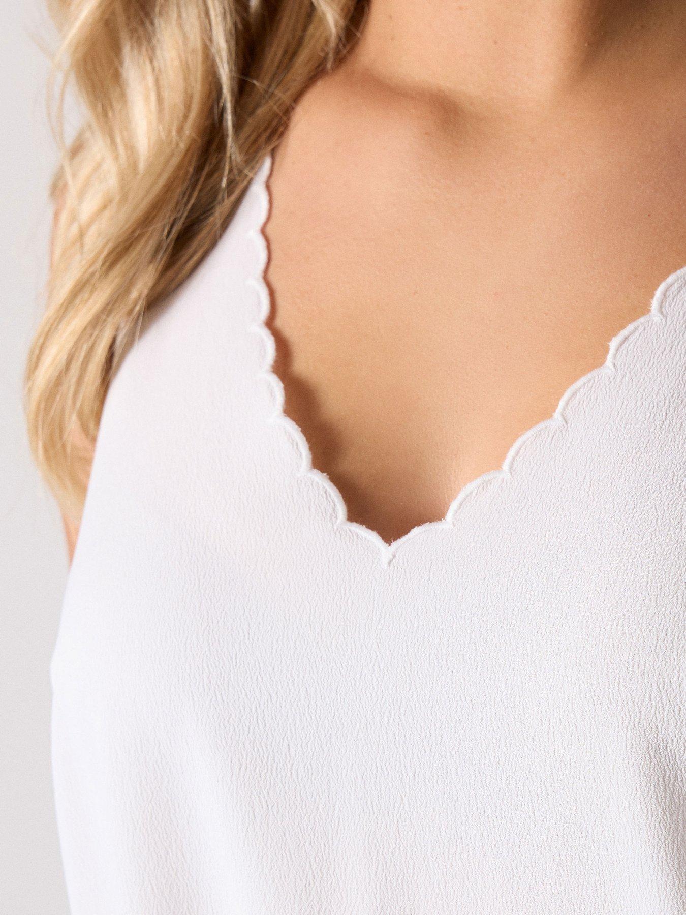 Image 4 of 4 of Yours Curve Scallop Edge Cami - White