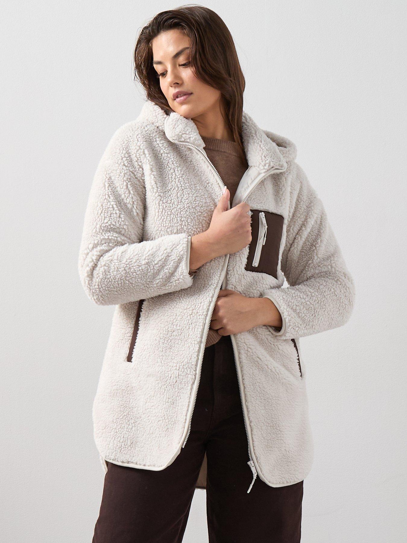 the-very-collection-curve-contrast-fleece-jacket-beige