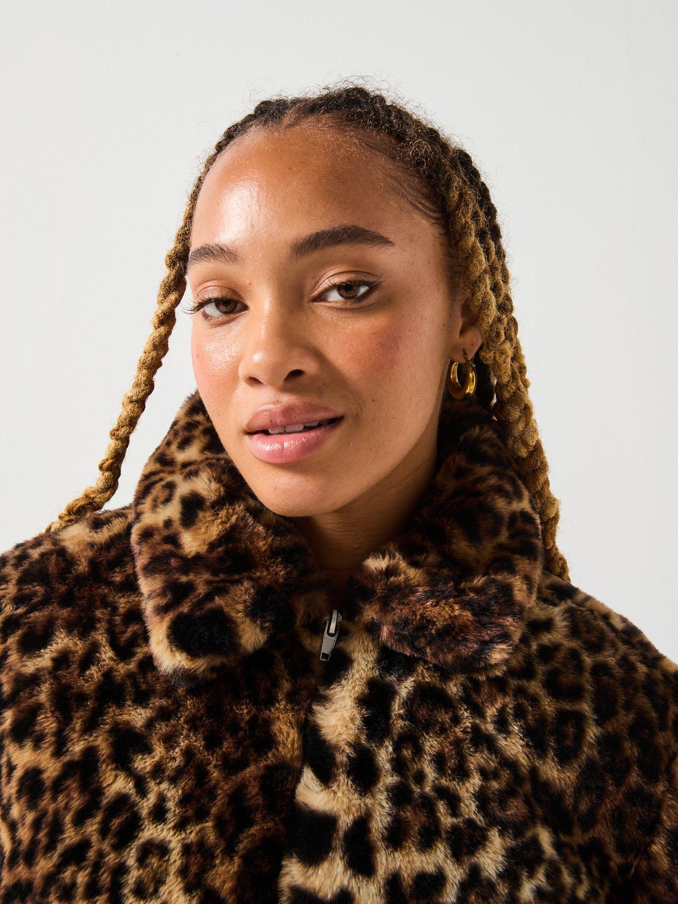 Image 4 of 6 of Levi's Elle Sherpa Leopard Jacket - Black Amber - Beige