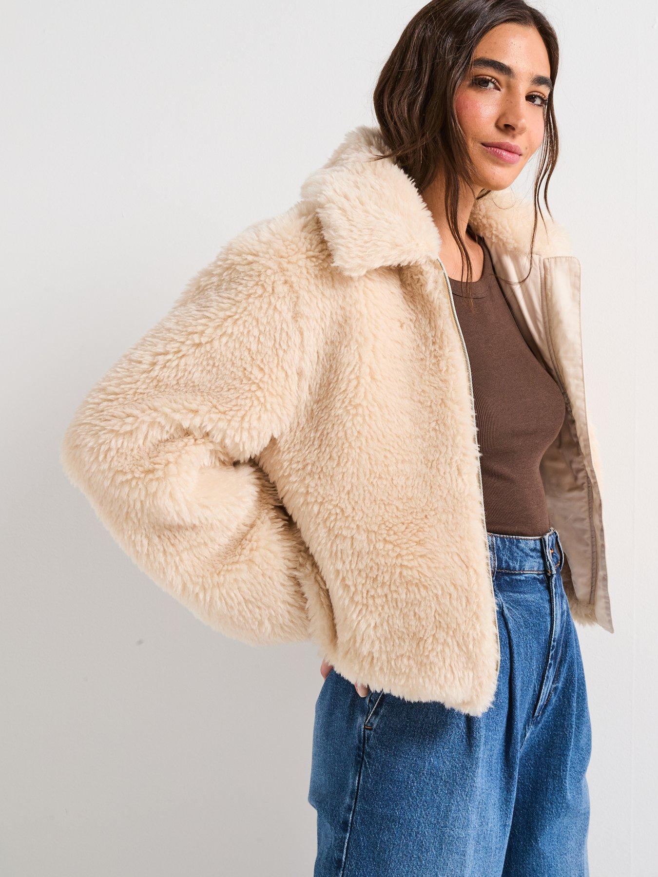 Image 6 of 6 of Levi's Elle Sherpa Jacket - White Swan