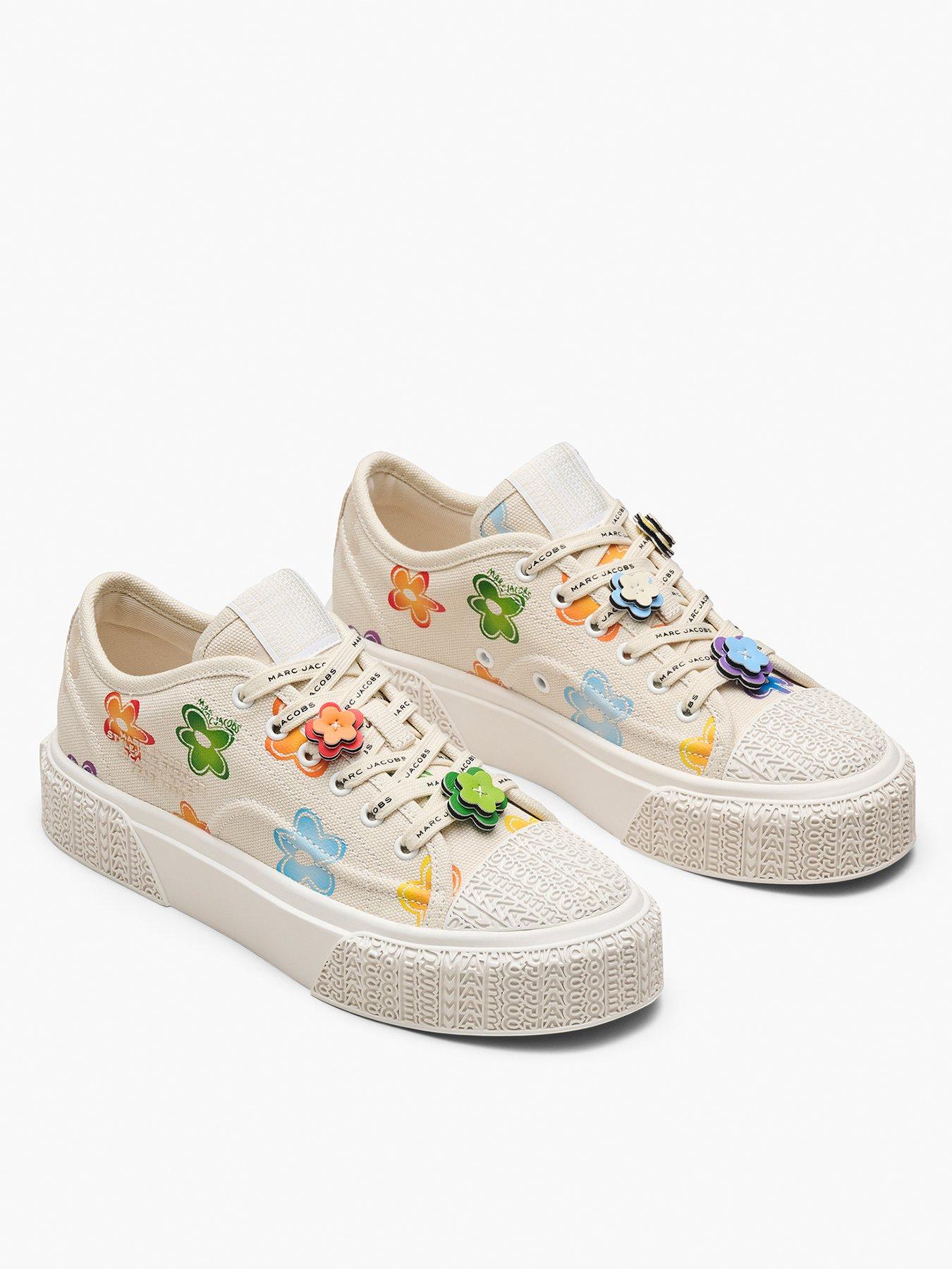 undefined The Sneaker