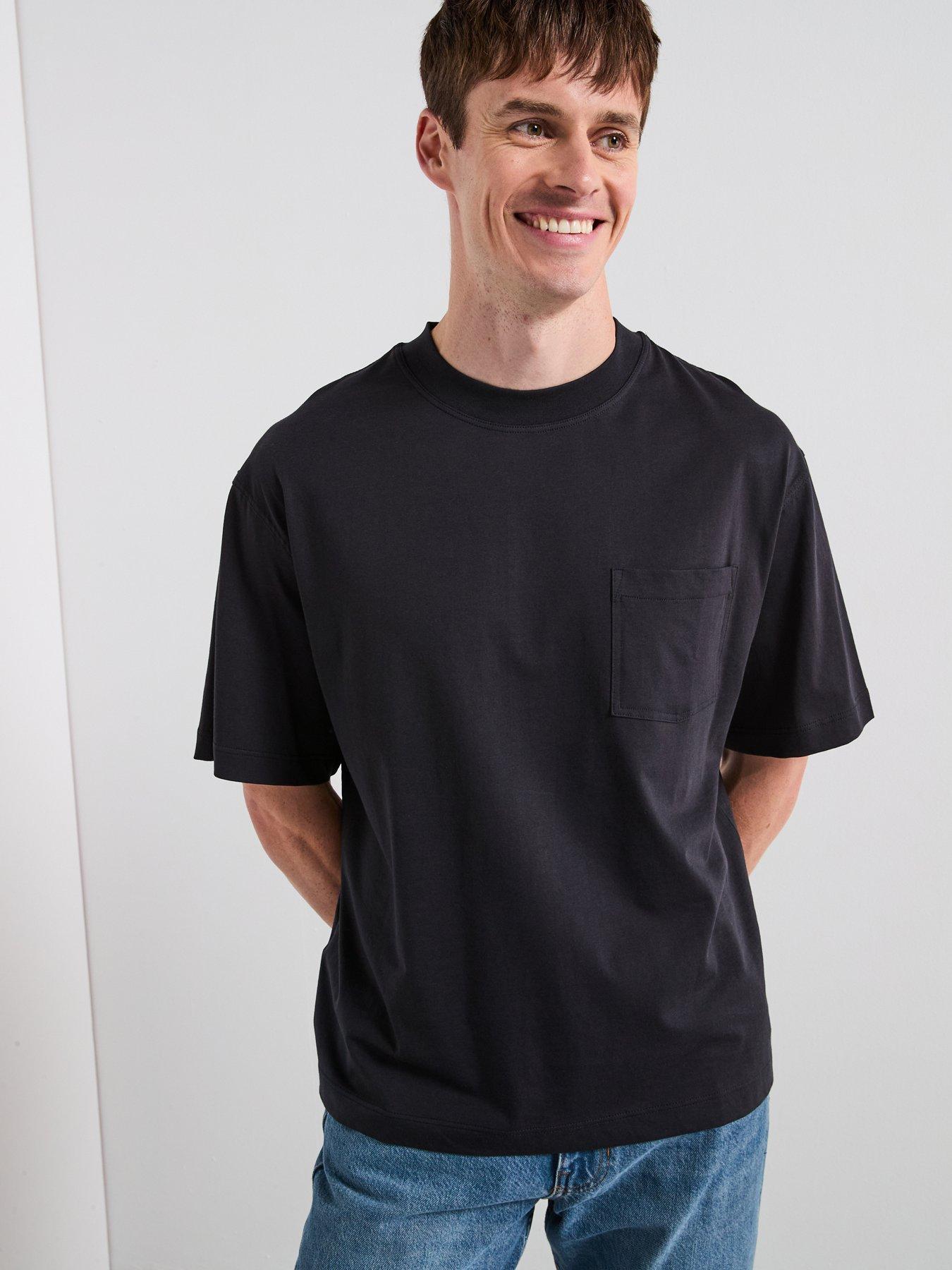 undefined Single Pocket Detail T-Shirt - Black