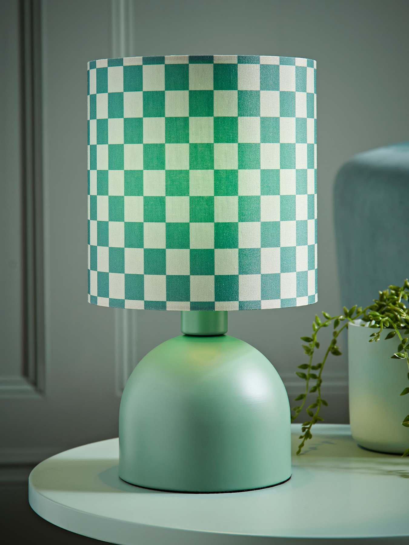 valuelights-miley-green-checkerboard-table-lamp