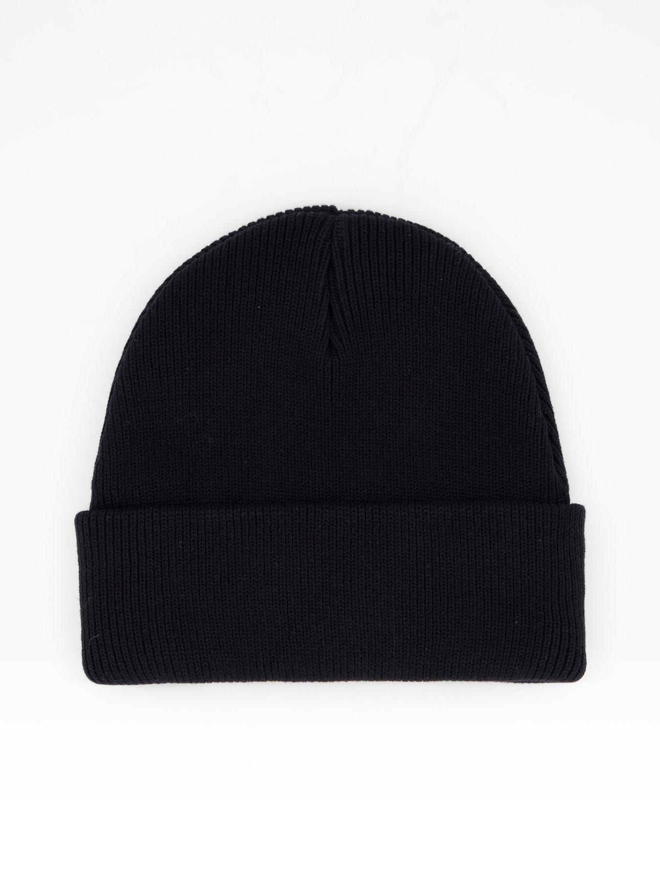 Image 2 of 4 of Levi's Backpatch Knitted Beanie - Black