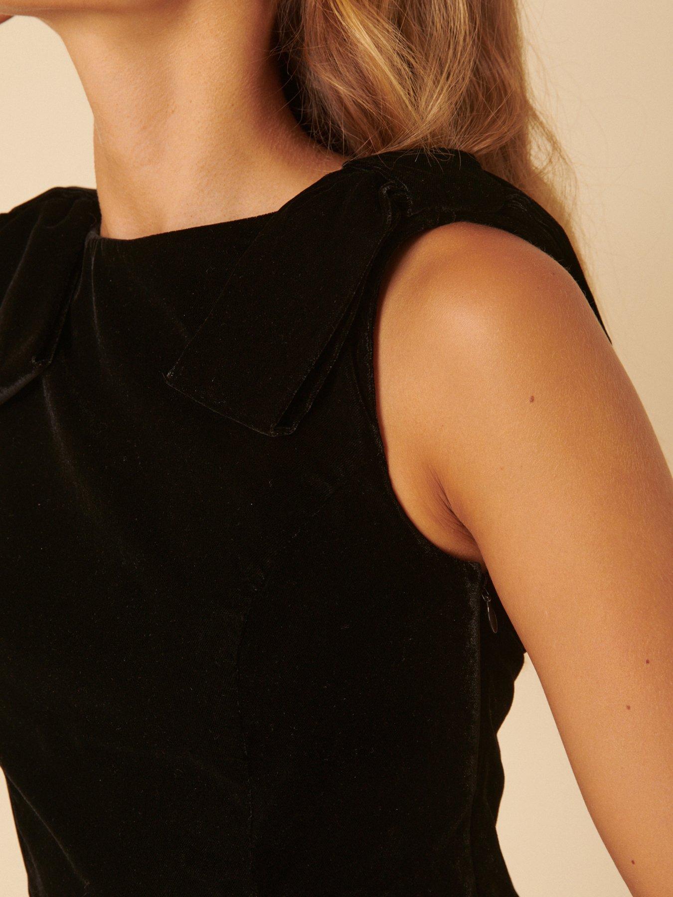  image of nobodys-child-carrie-velvet-bow-top-black