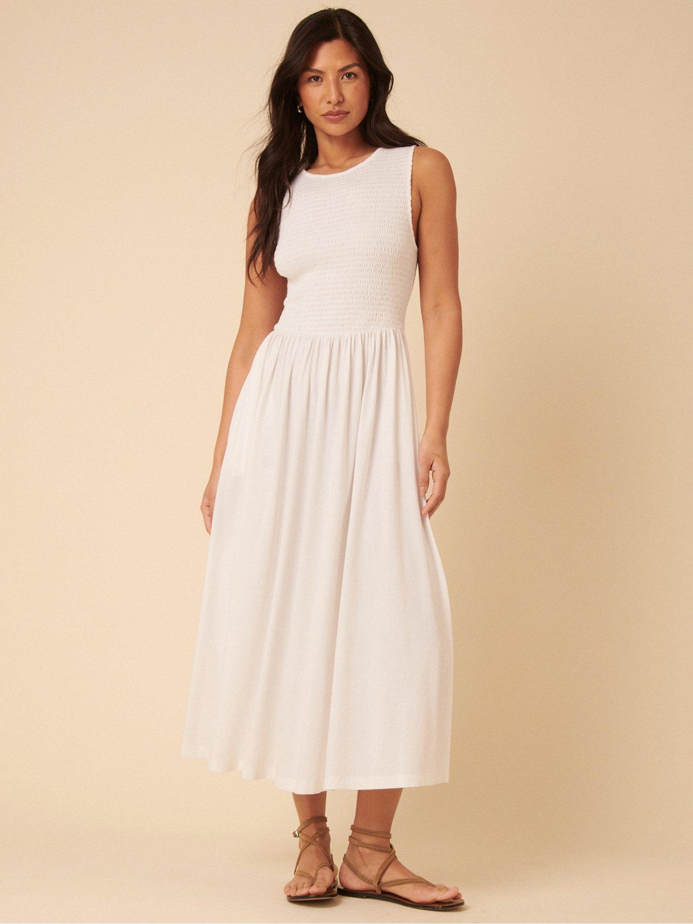 Image 2 of 5 of Nobodys Child Billie Shirred Bodice Midi Dress Plain - White