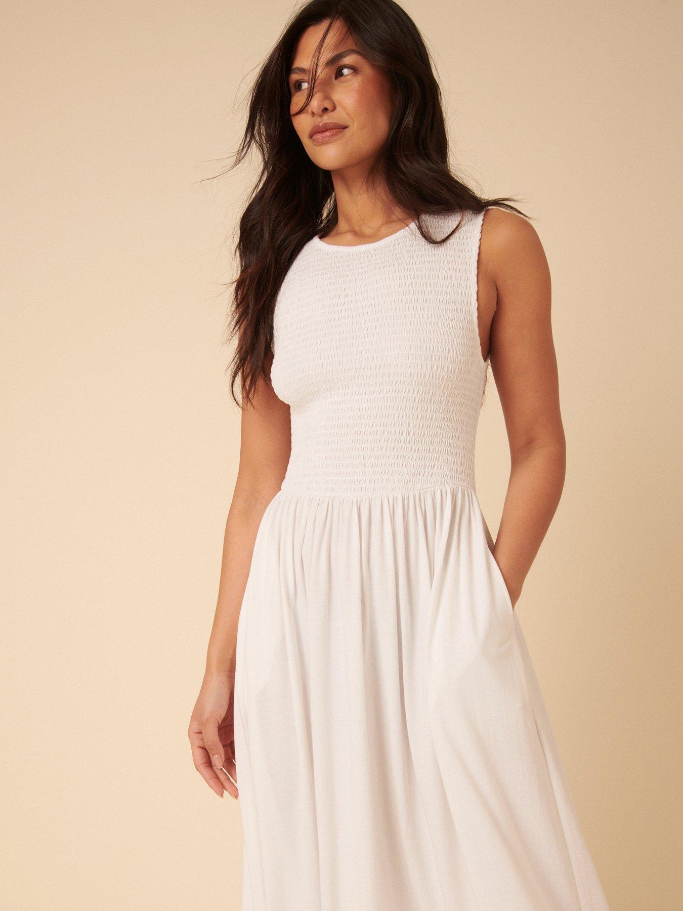 Image 3 of 5 of Nobodys Child Billie Shirred Bodice Midi Dress Plain - White