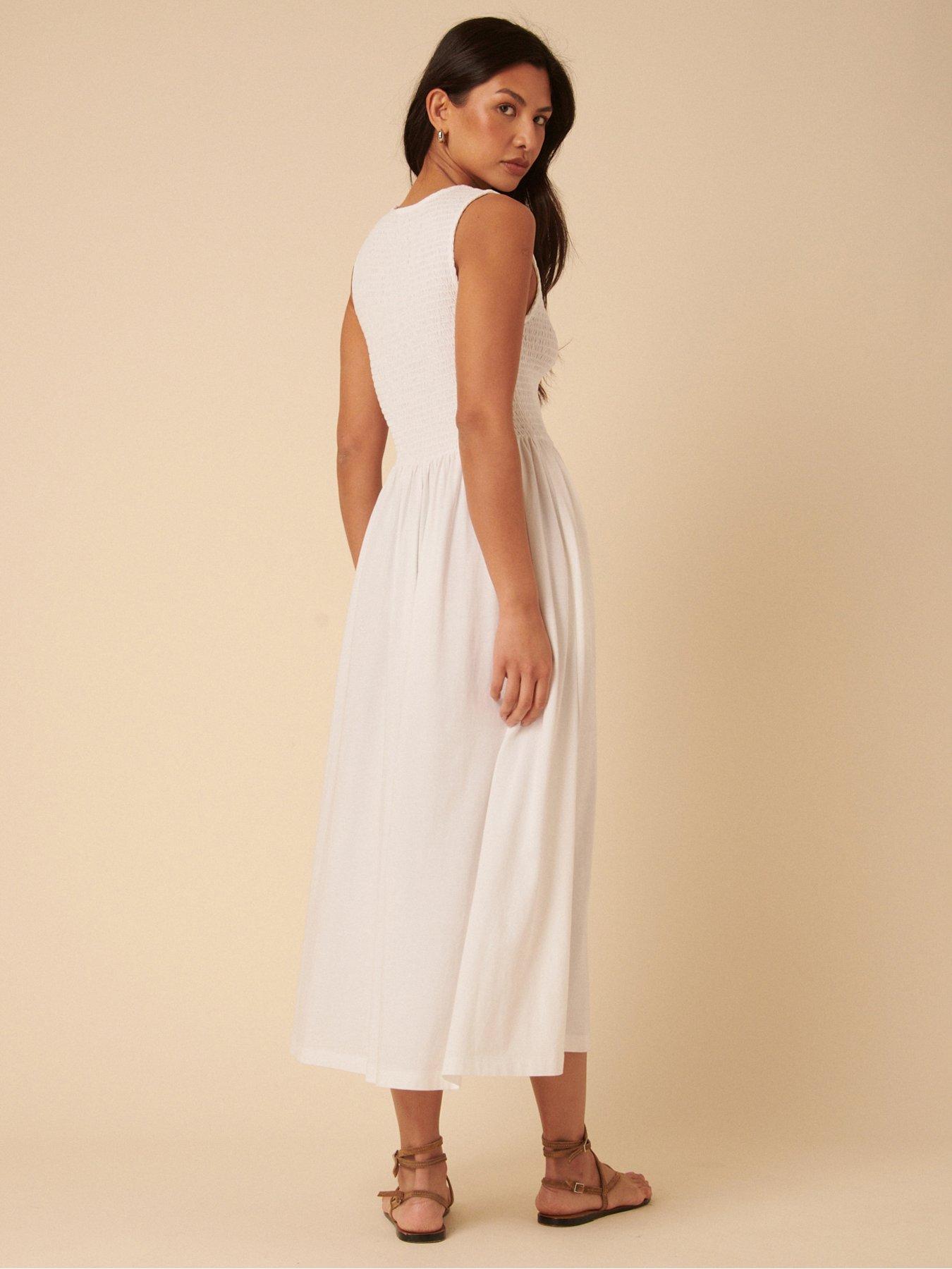 Image 4 of 5 of Nobodys Child Billie Shirred Bodice Midi Dress Plain - White