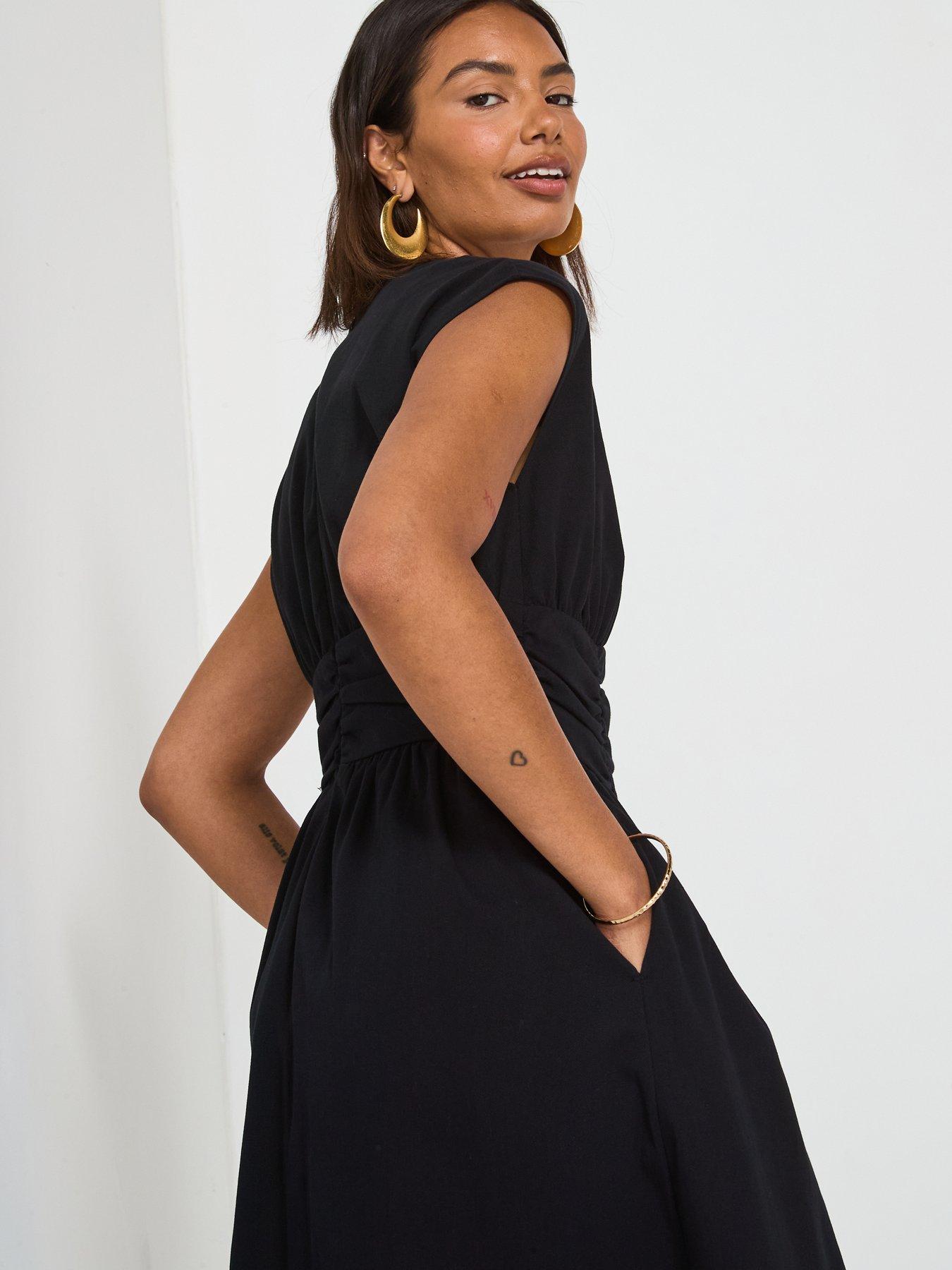 Image 6 of 6 of V by Very Shirred Waist V-Neck Midaxi Dress - Black