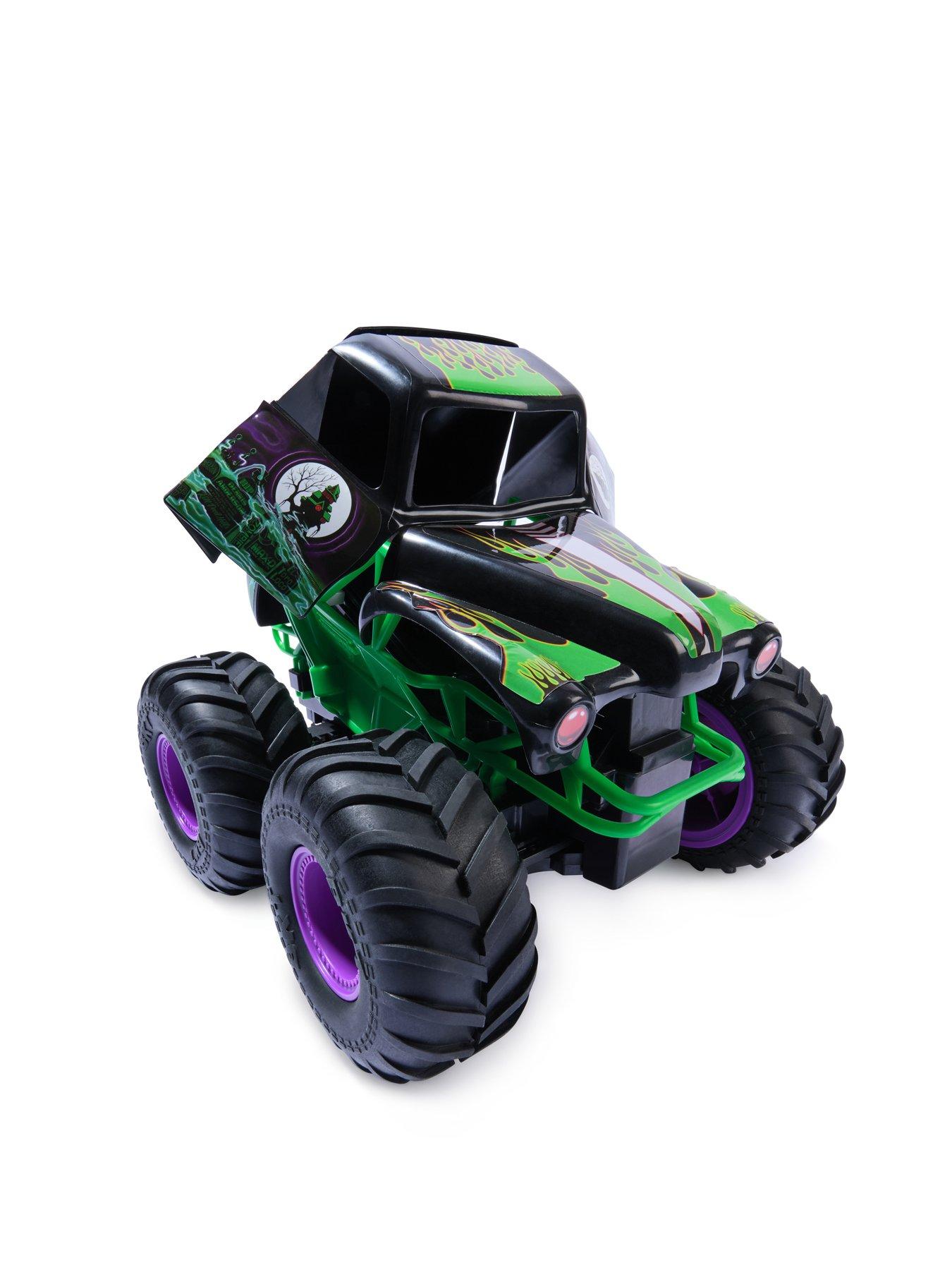  image of monster-jam-smash-and-bash-115th-grave-digger