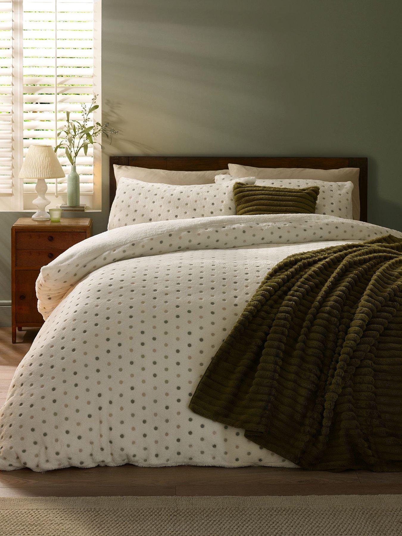 catherine-lansfield-cosy-spot-duvet-set