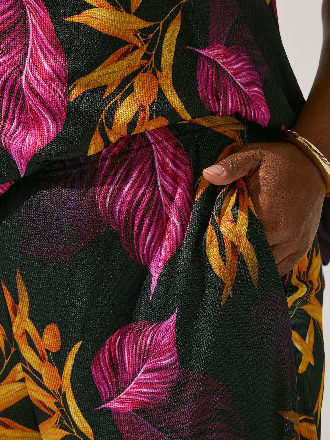 Image 4 of 4 of Yours Curve Tropics Wide Leg Trousers - Black