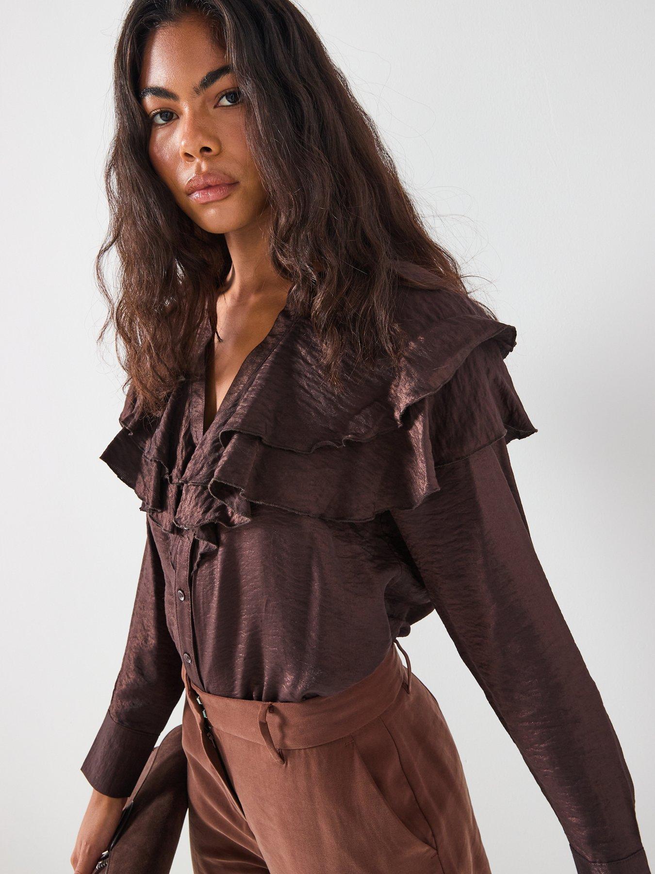 Image 4 of 6 of Vero Moda Lizzi Long Sleeve Flounce Top - Brown