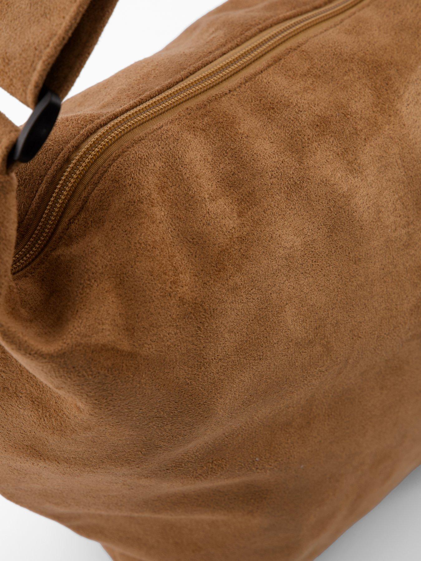 Image 3 of 4 of PIECES Pcamanda XL Autumn Bumbag - Beige