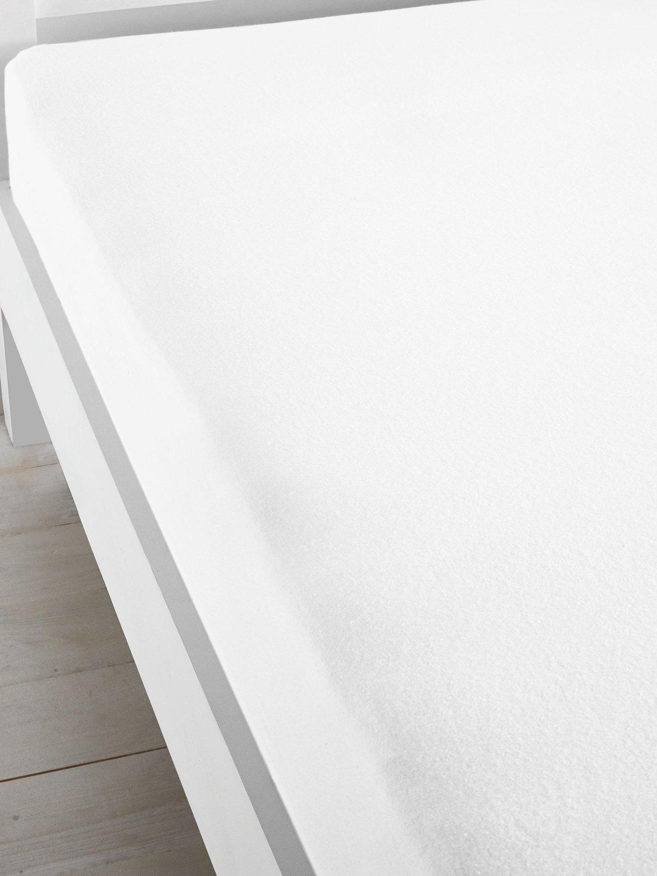 Catherine Lansfield Brushed Cotton Fitted Sheet- White