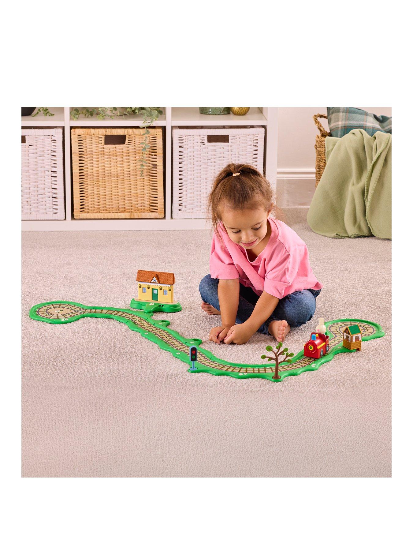 Peppa Pig Whizz-Around Clickety Clack Train Set