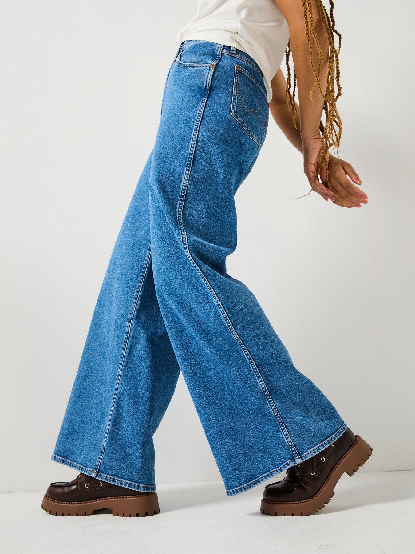 Image 4 of 6 of Wrangler Canyon Gentle Jeans - Sky - Blue
