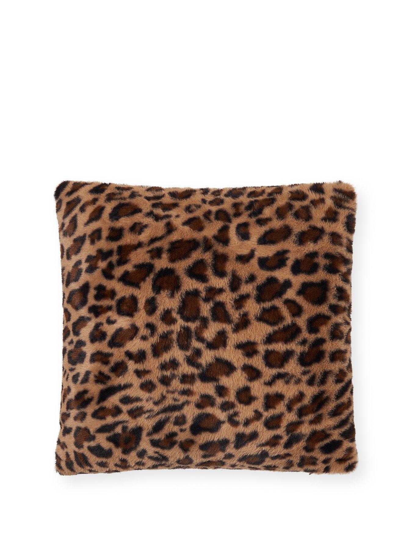 stillFront image of the-very-collection-nouveau-leopard-cushion
