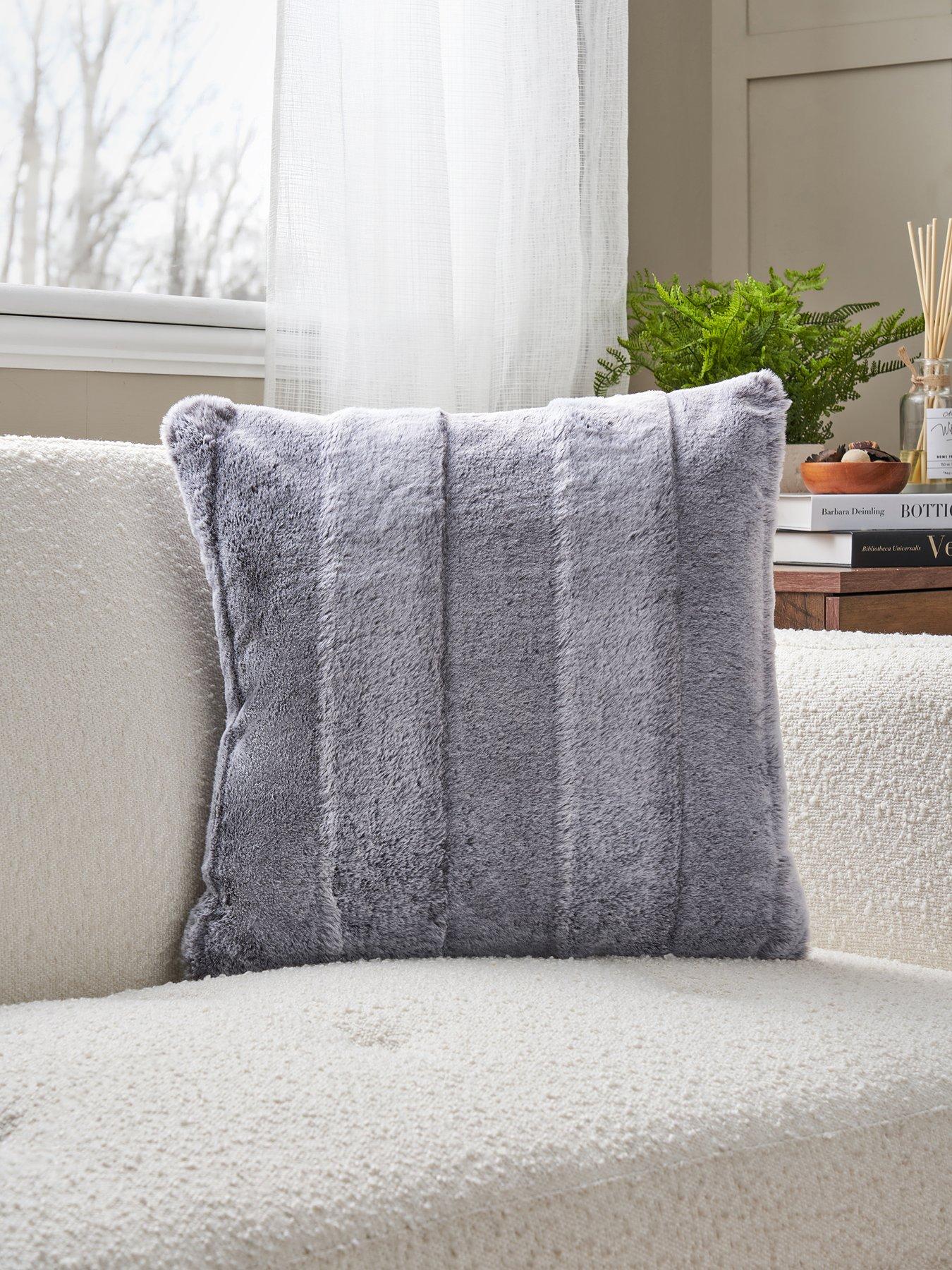 the-very-collection-raya-cushion