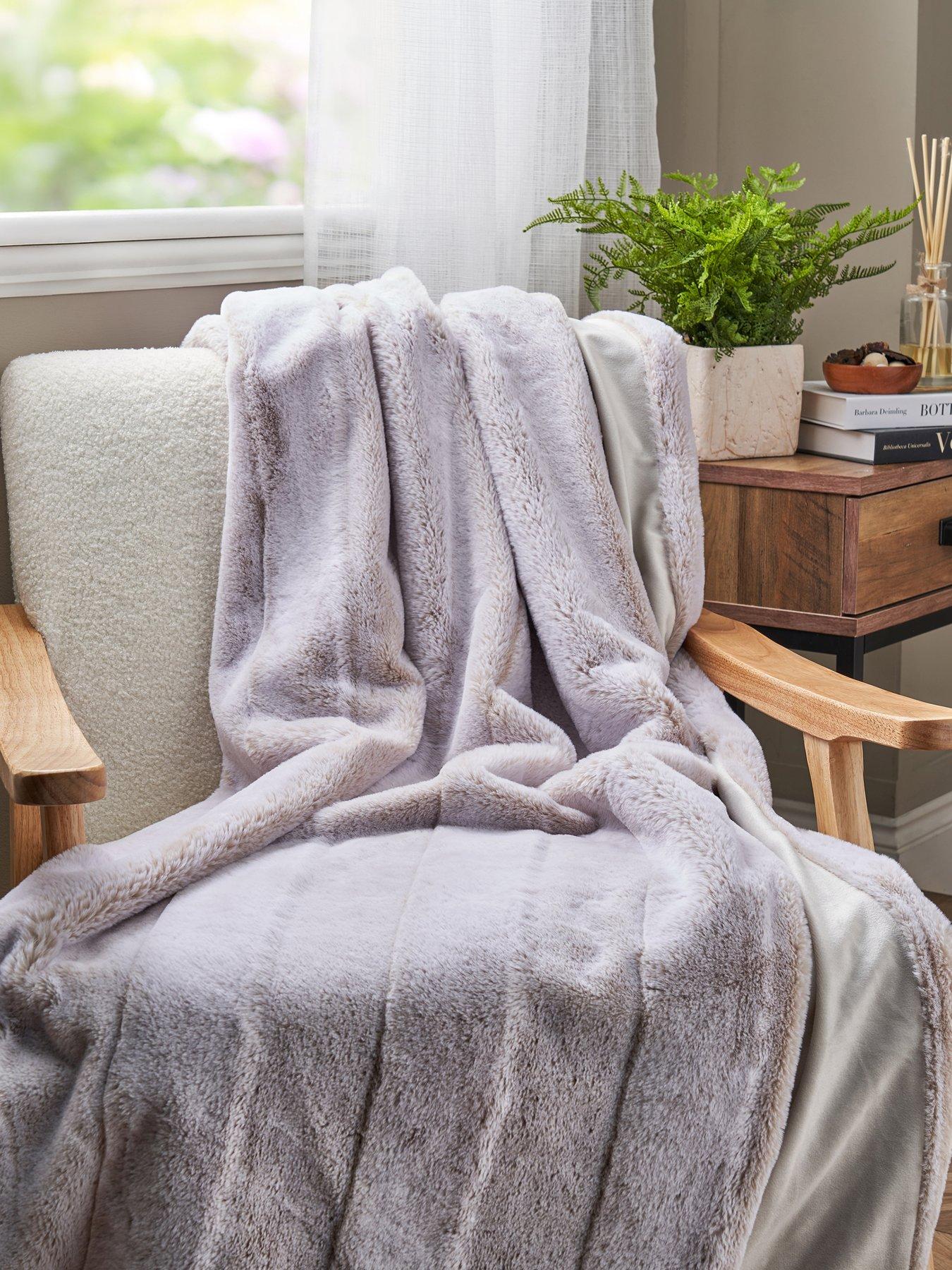 undefined Raya Throw