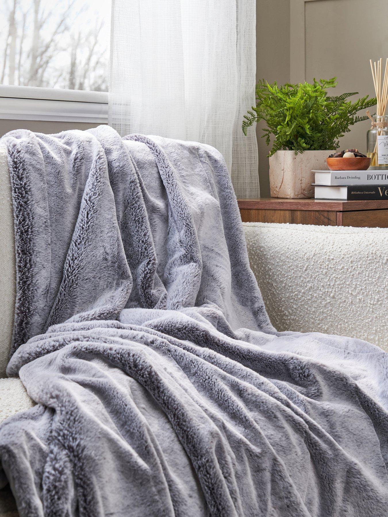 Very Home Raya Throw