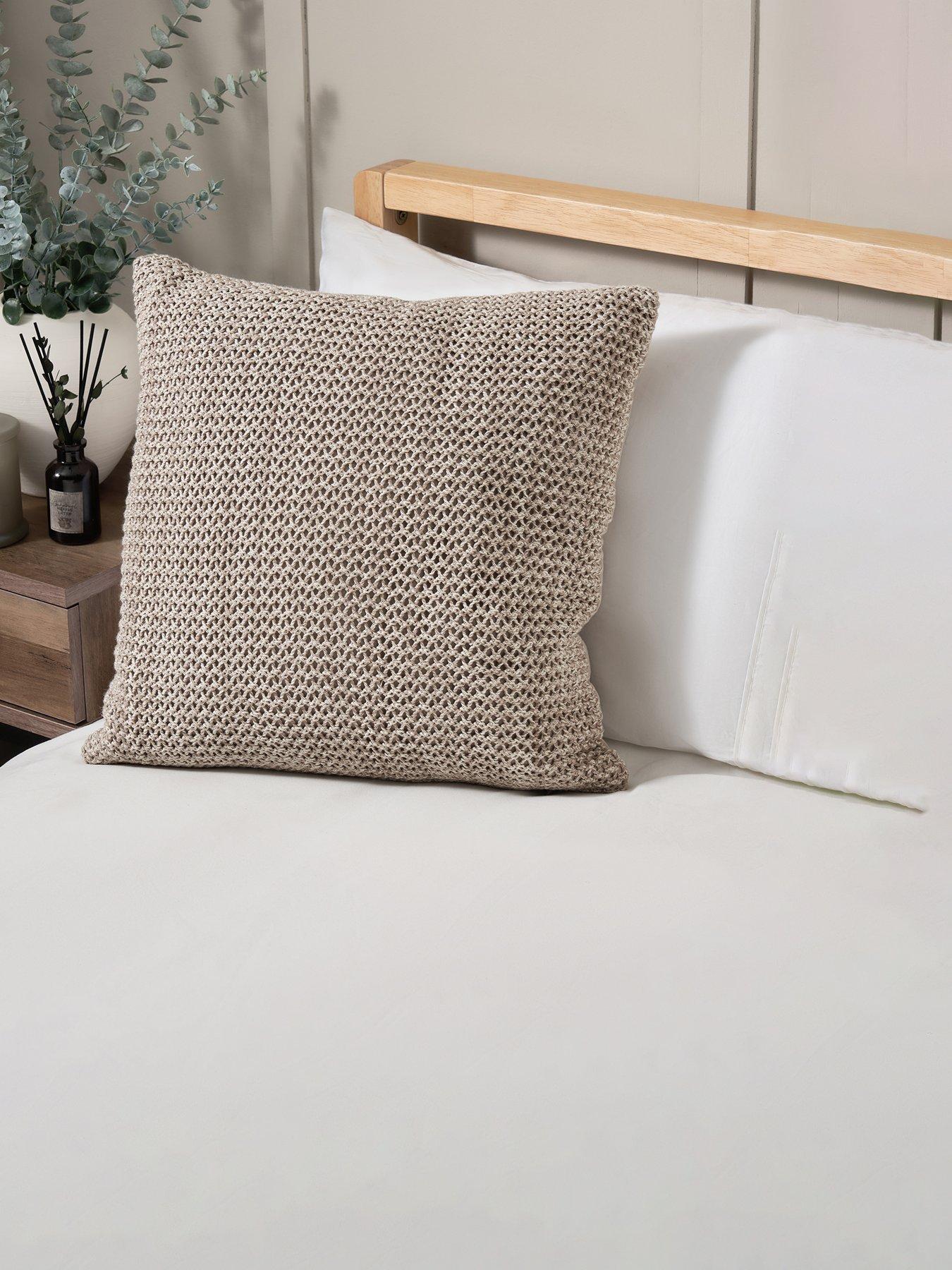 the-very-collection-knitted-cushion