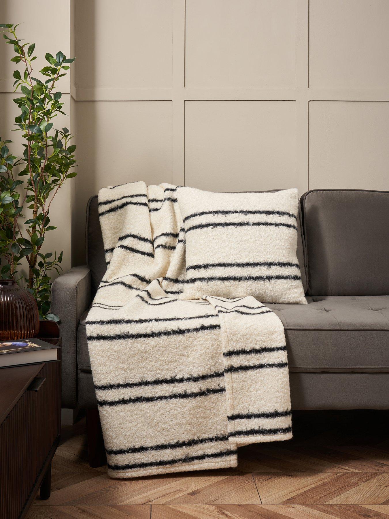 Image 5 of 5 of Very Home Noah Boucle Throw